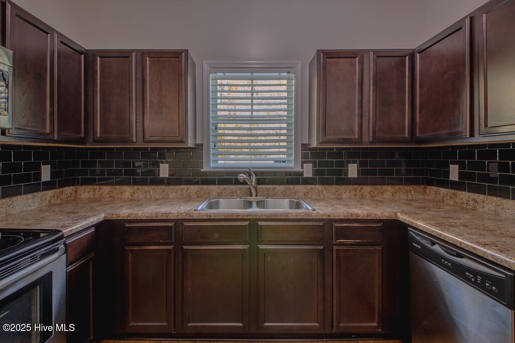 100545808 | Photo 15