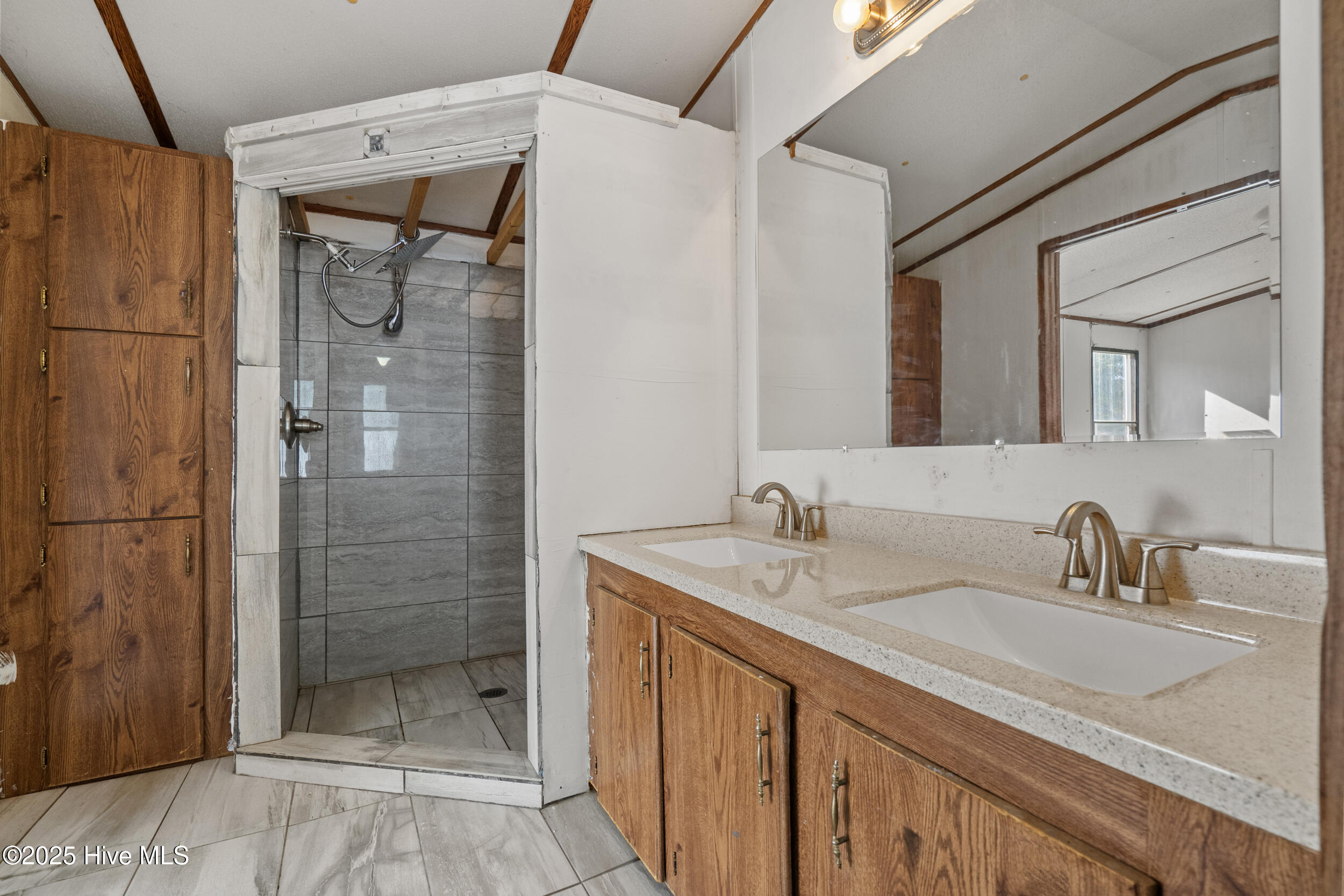 100539109 | Photo 15