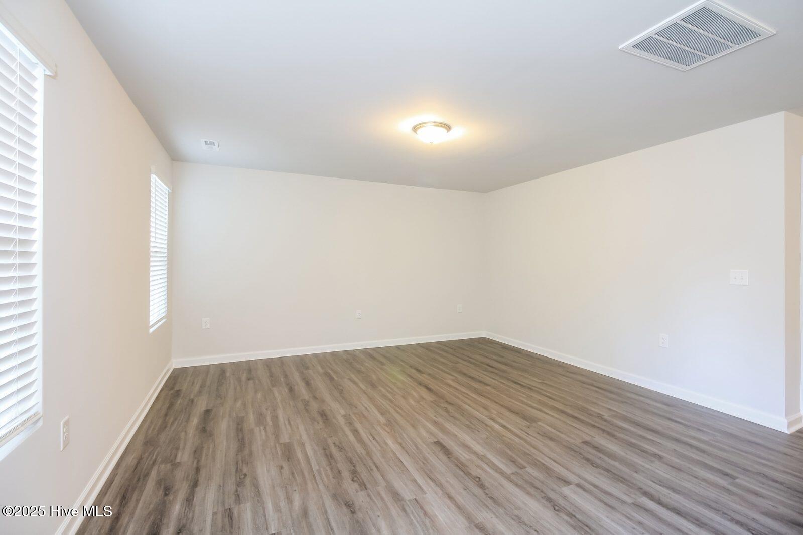 002-photo-living-room-12562418 (1)