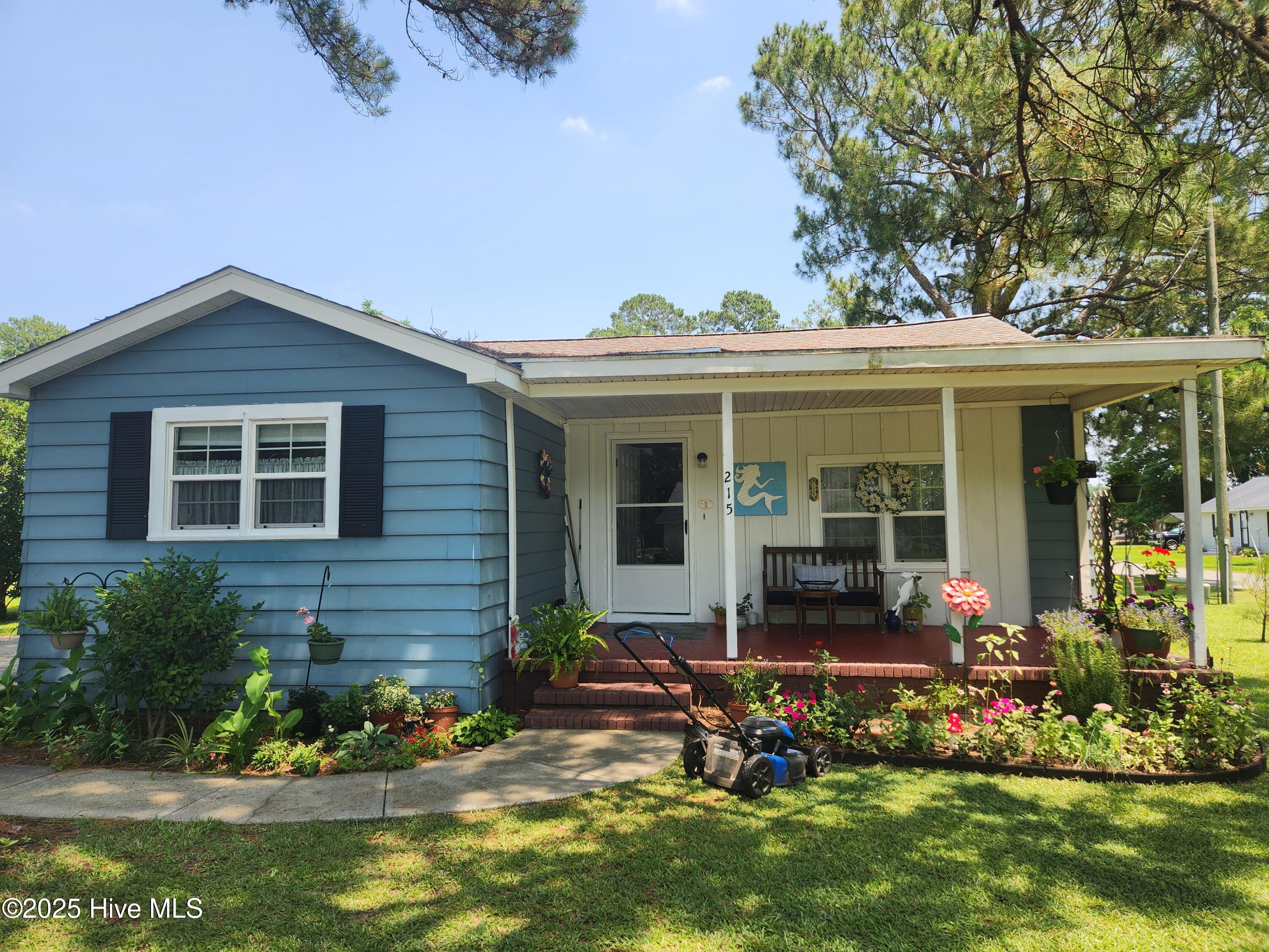 Homes for sale in Beulaville, NC | 215 S Lee Ave, Beulaville, NC 28518 | MLS# 100516595