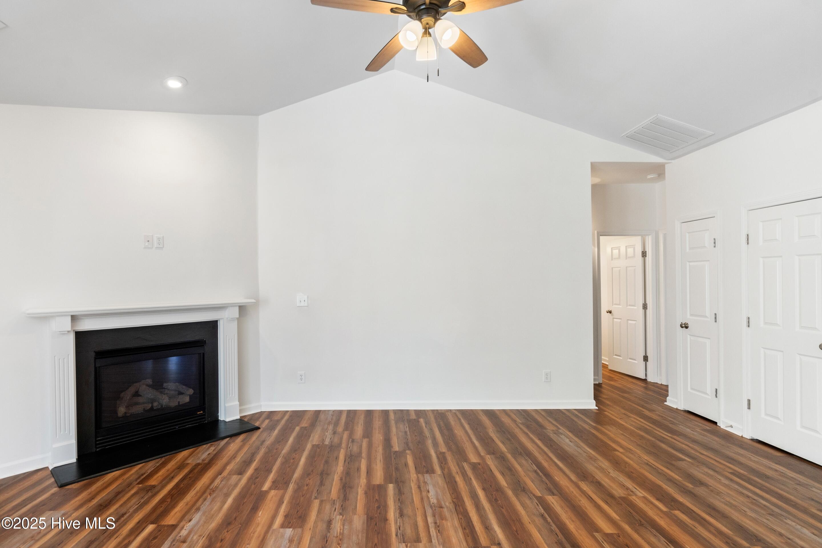 100542341 | Photo 18