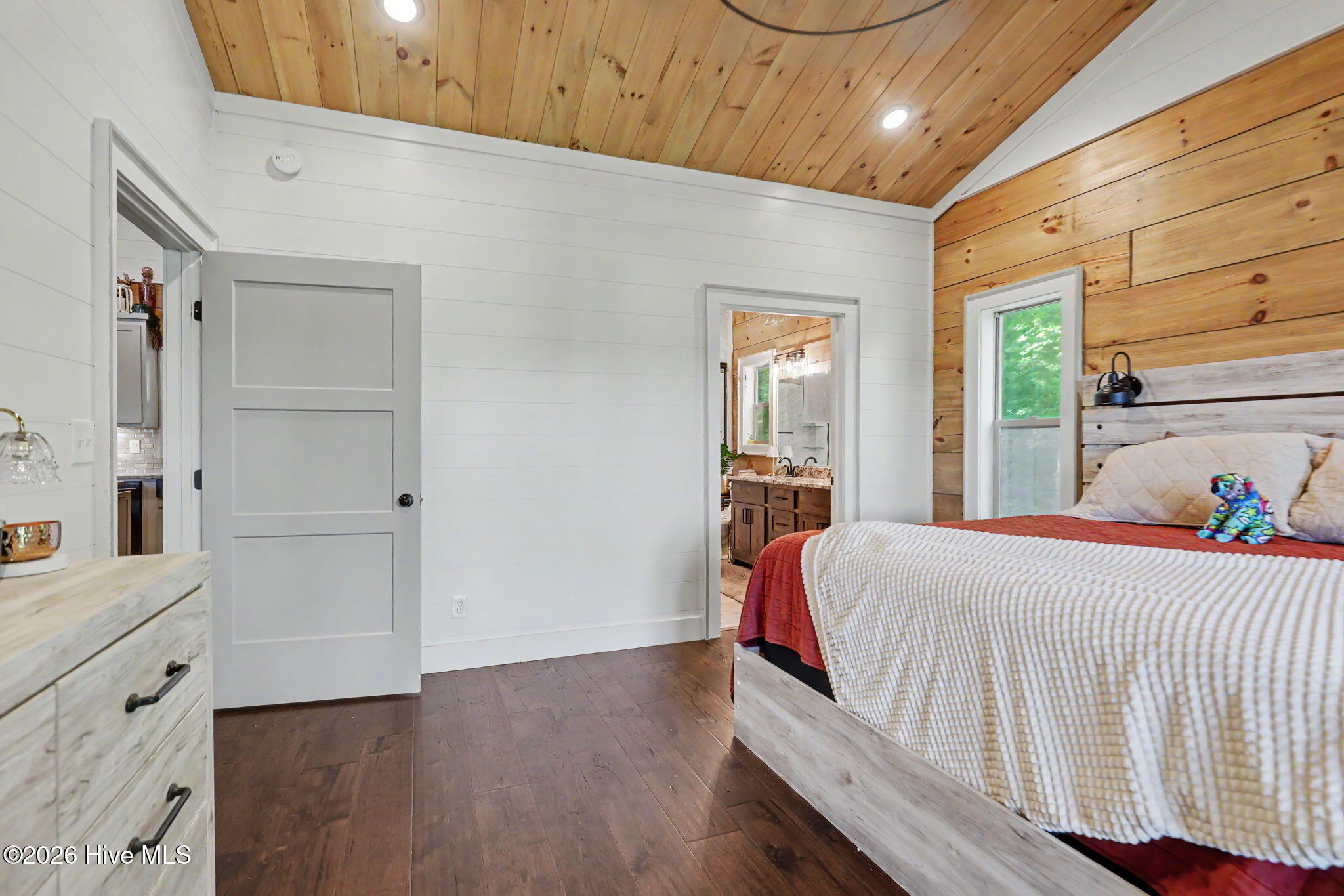 Listing Photo 100590201