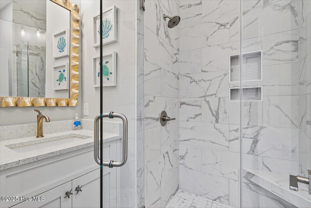 100530607 | Photo 12