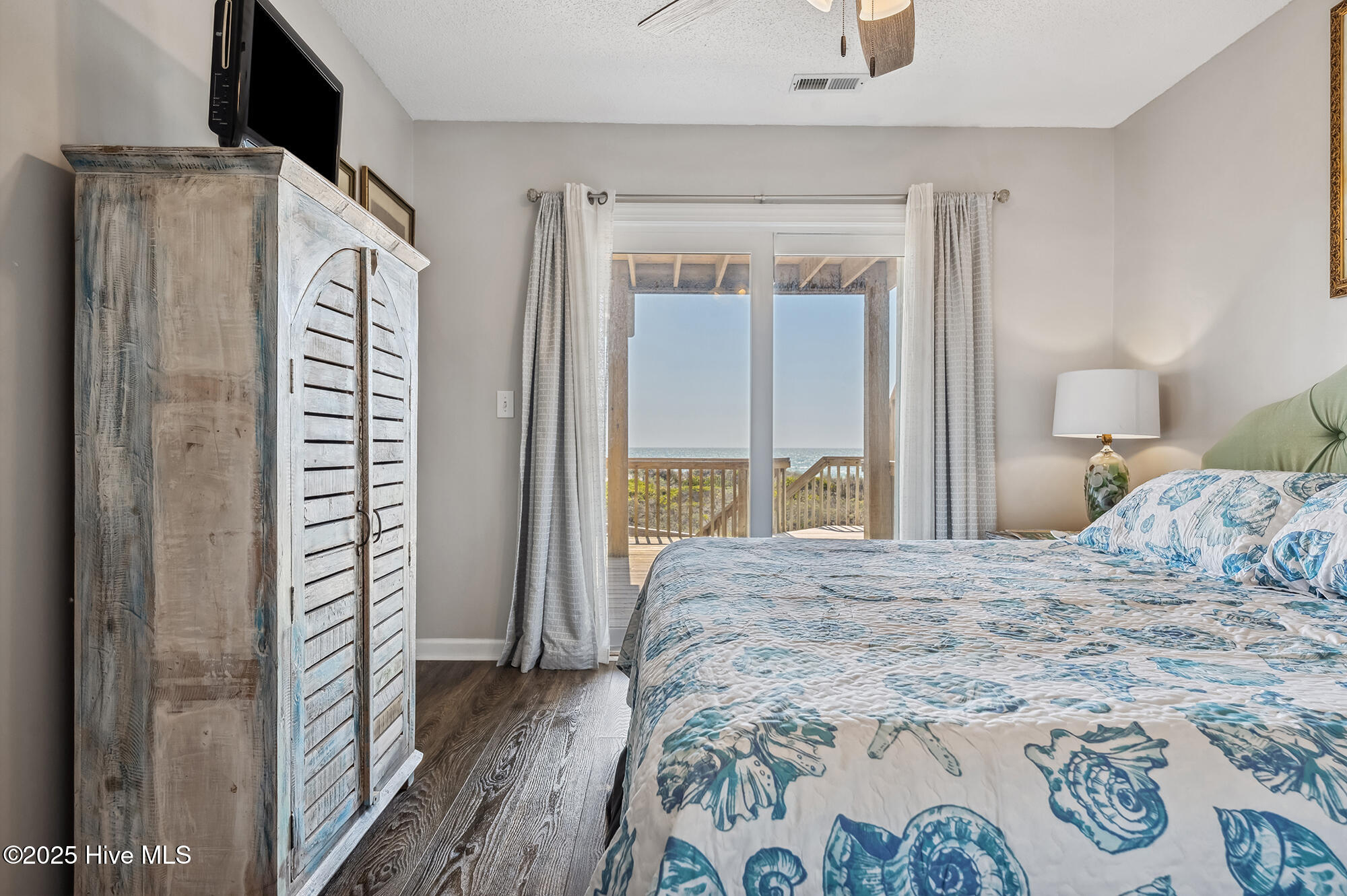 100538972 | Photo 32