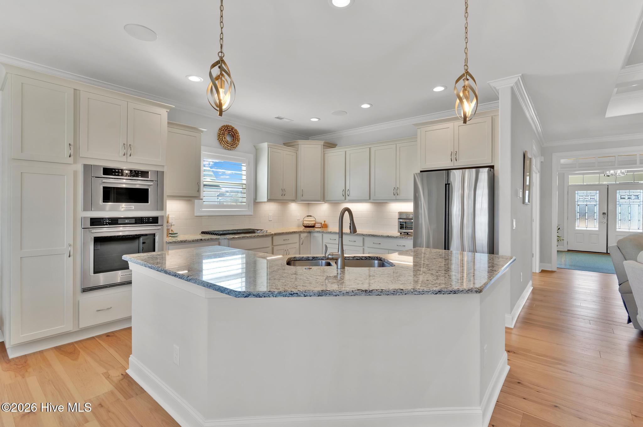 100555109 | Photo 10