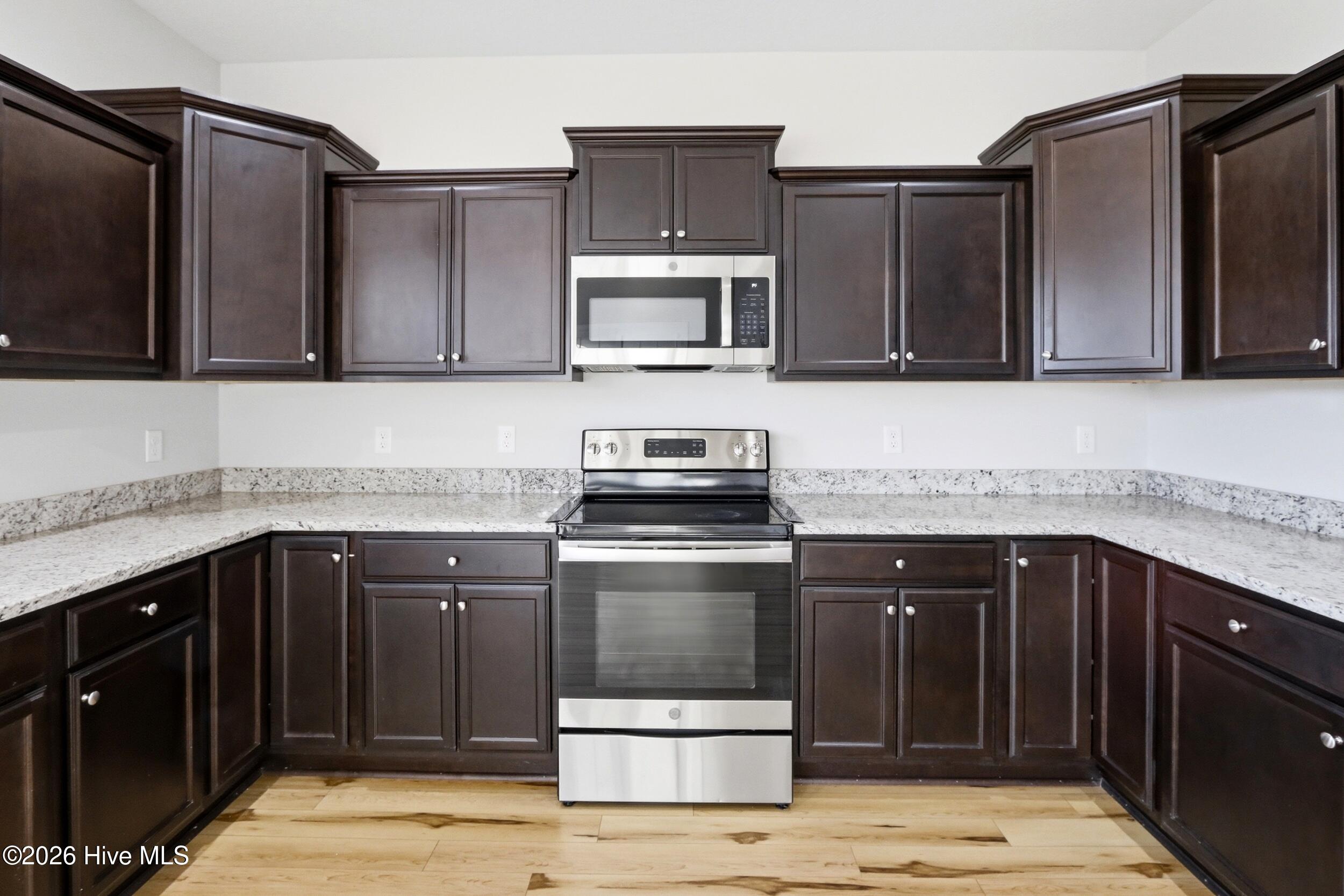 100569035 | Photo 14