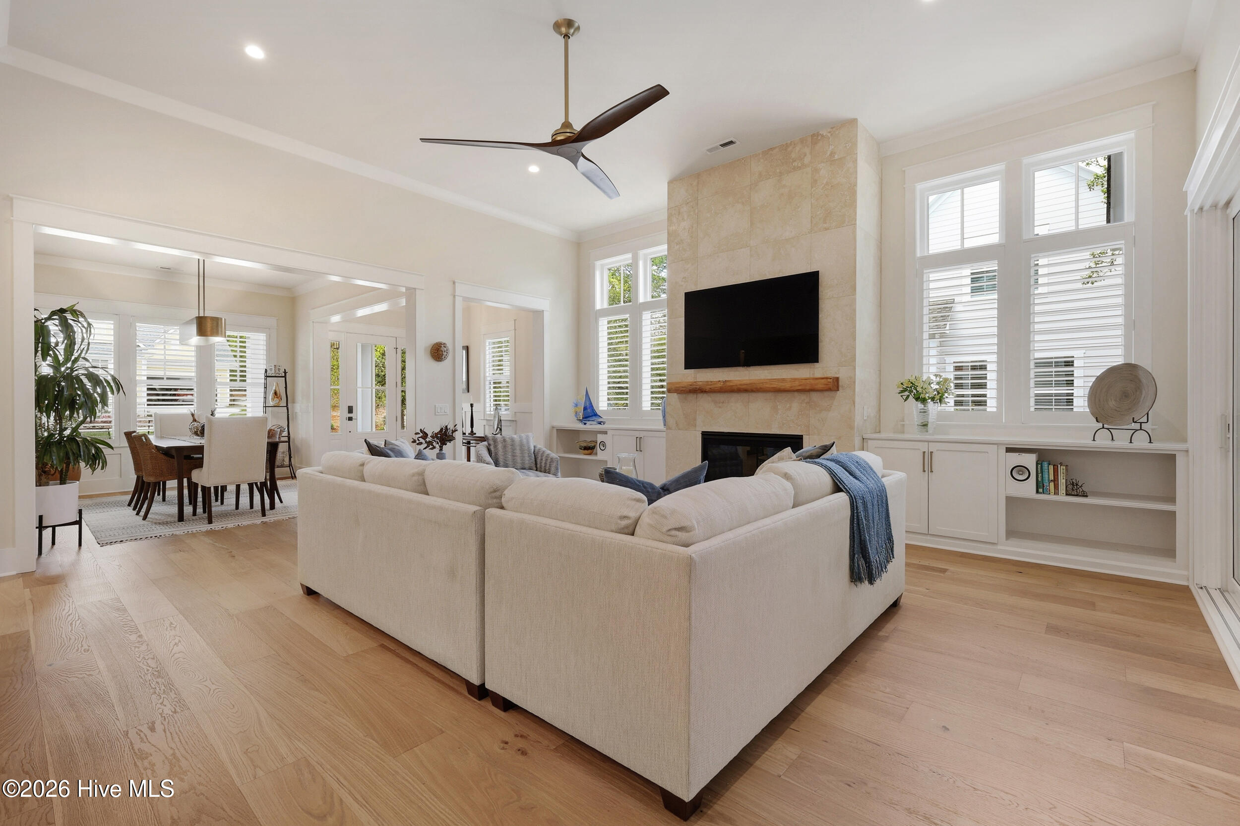 100566937 | Photo 16