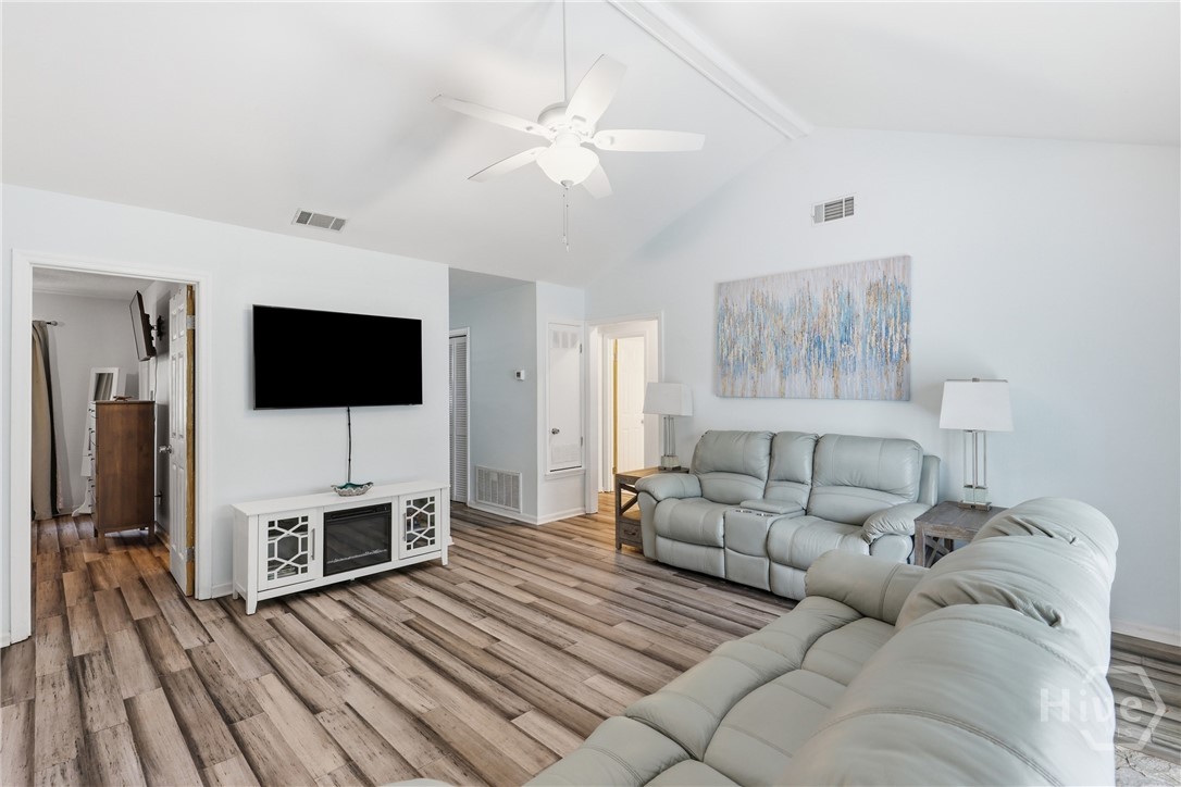 1532 Marcy Circle
