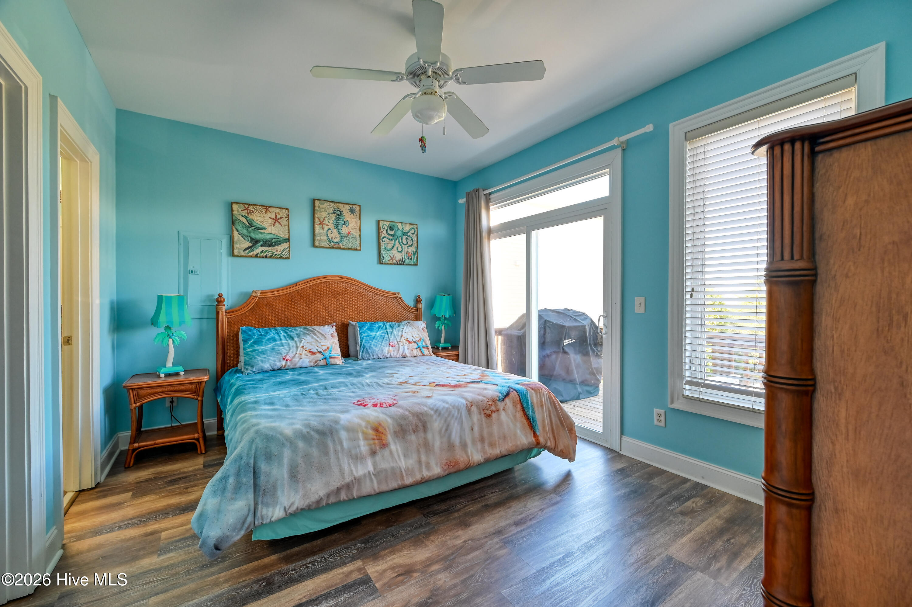 100569852 | Photo 24