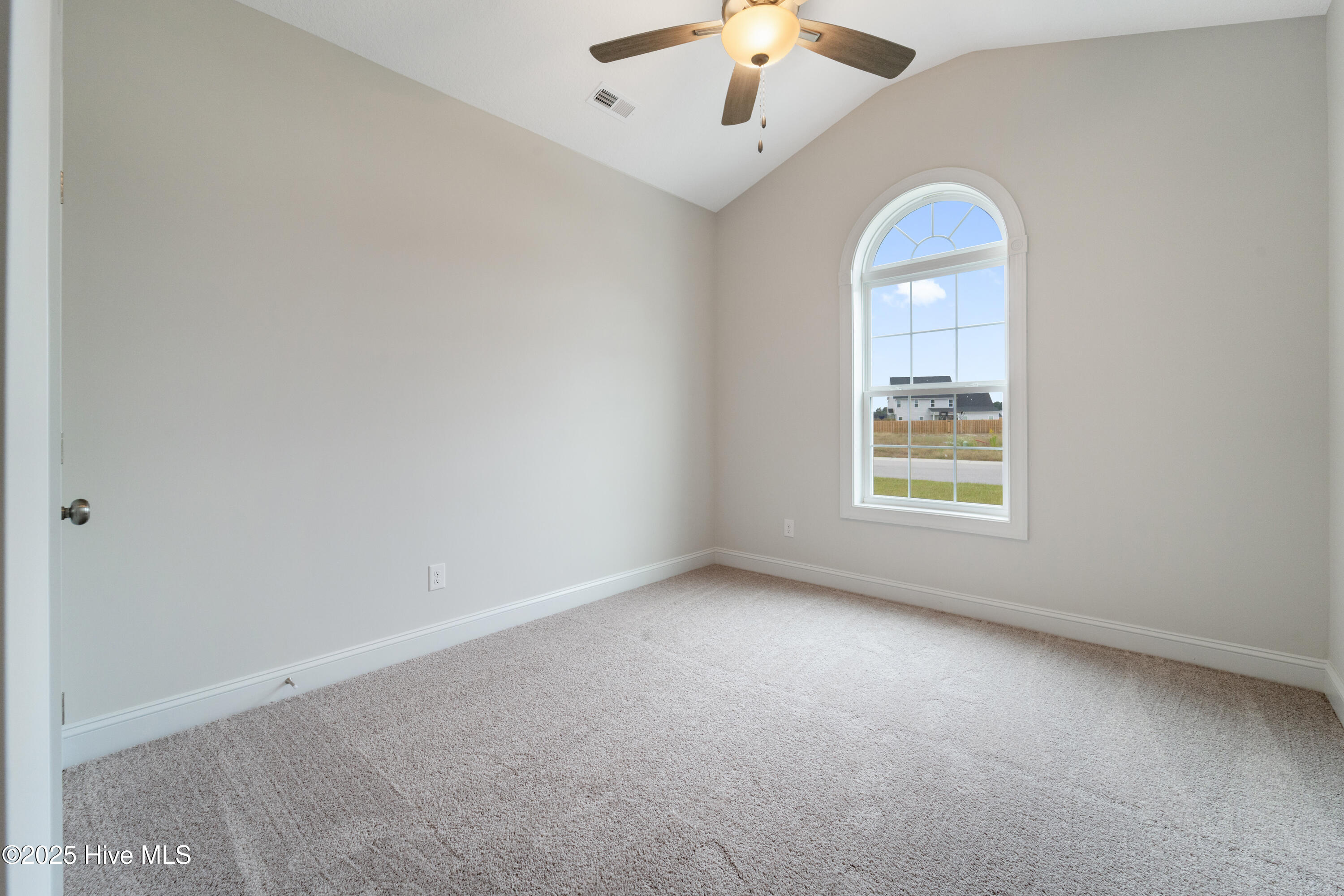 100508343 | Photo 15