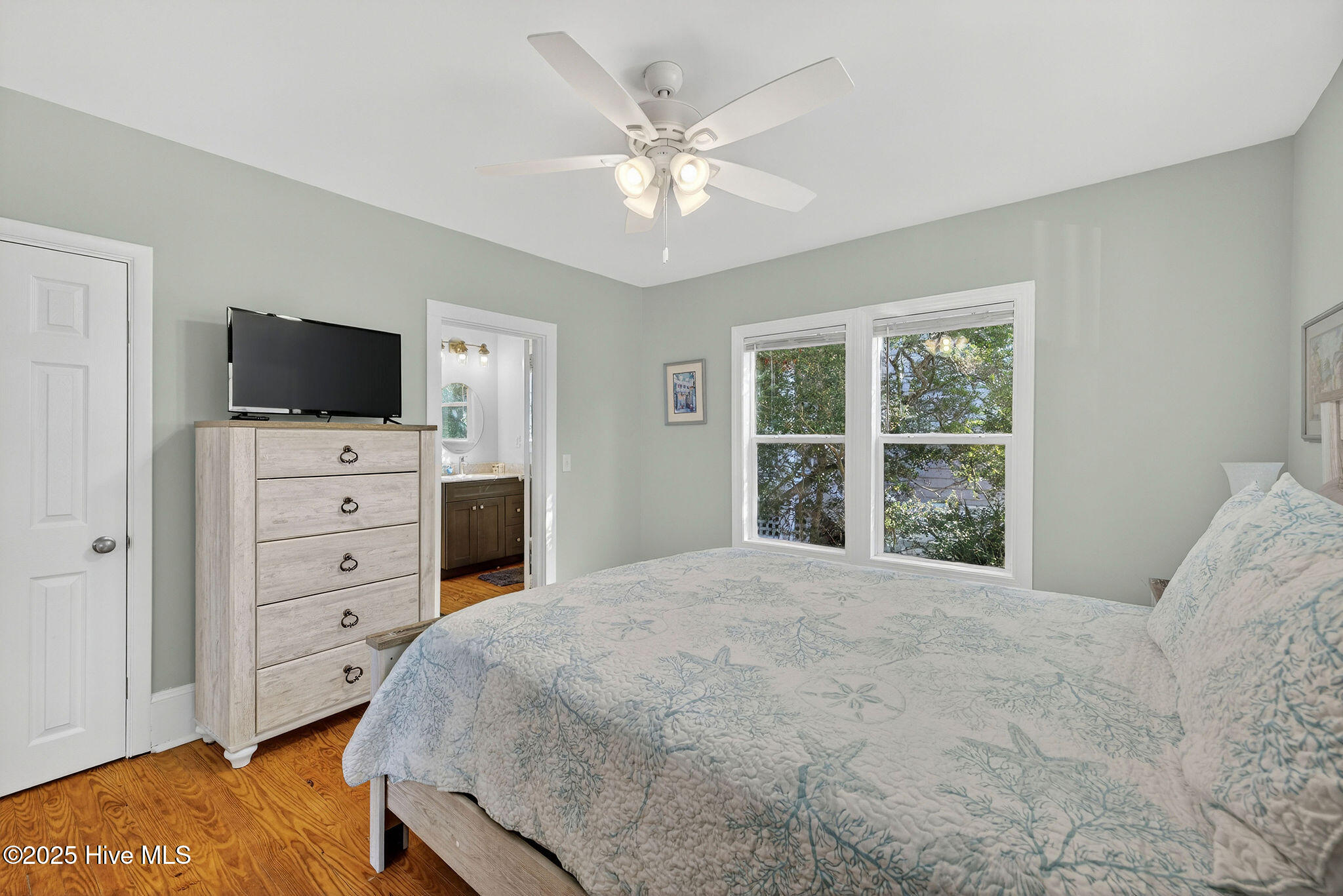 100543677 | Photo 29