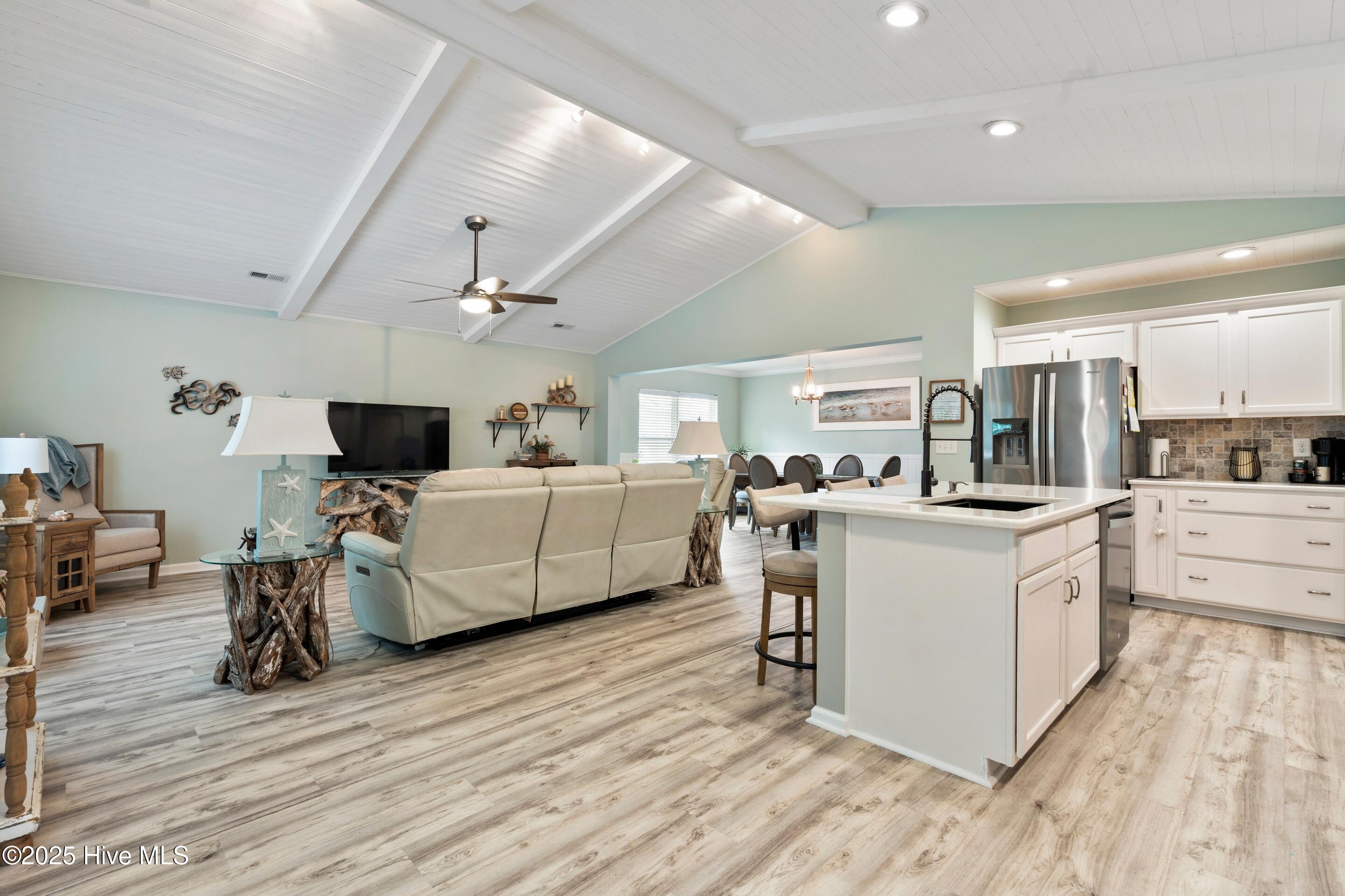 100517079 | Photo 31