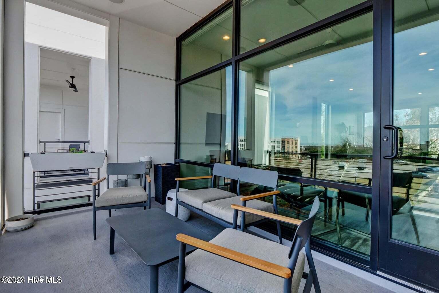 100548668 | Photo 26