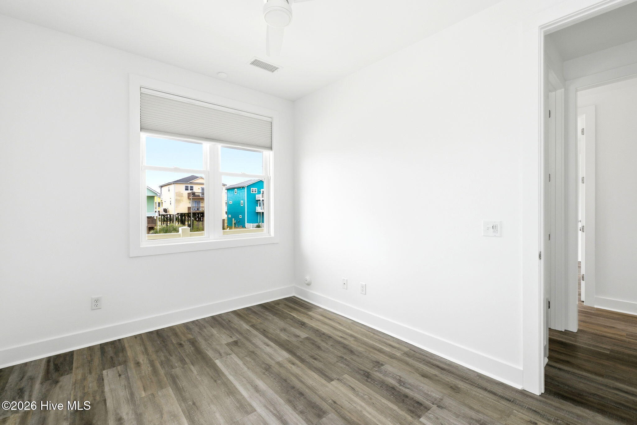 100564360 | Photo 33