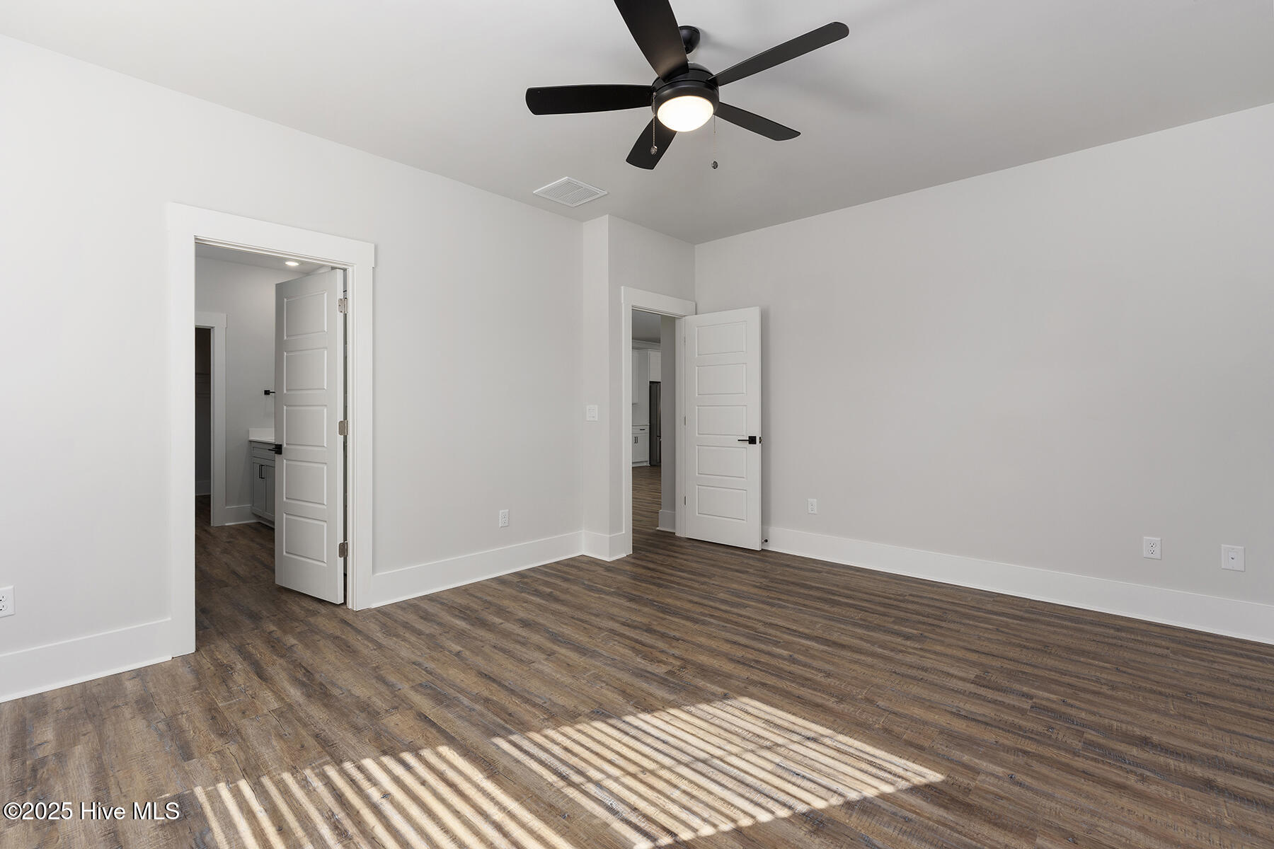 100506461 | Photo 12