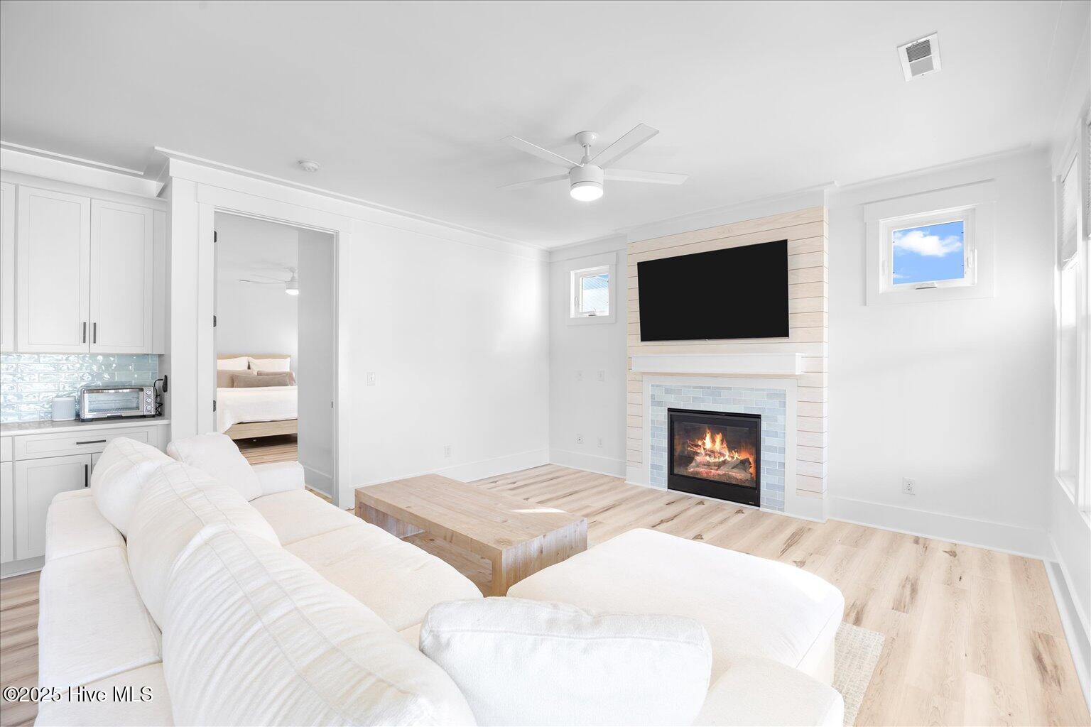 100544004 | Photo 13