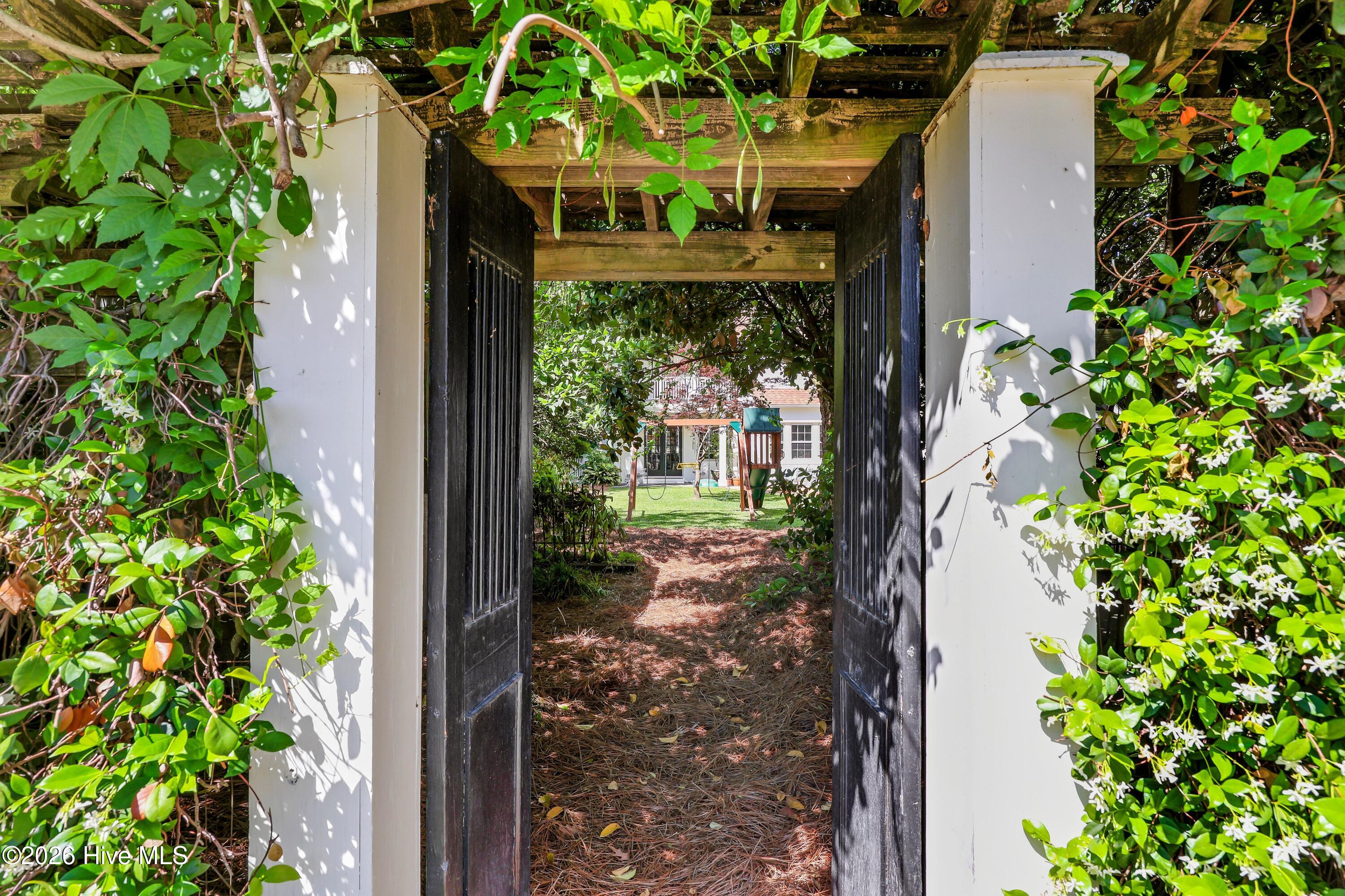 100570649 | Photo 60