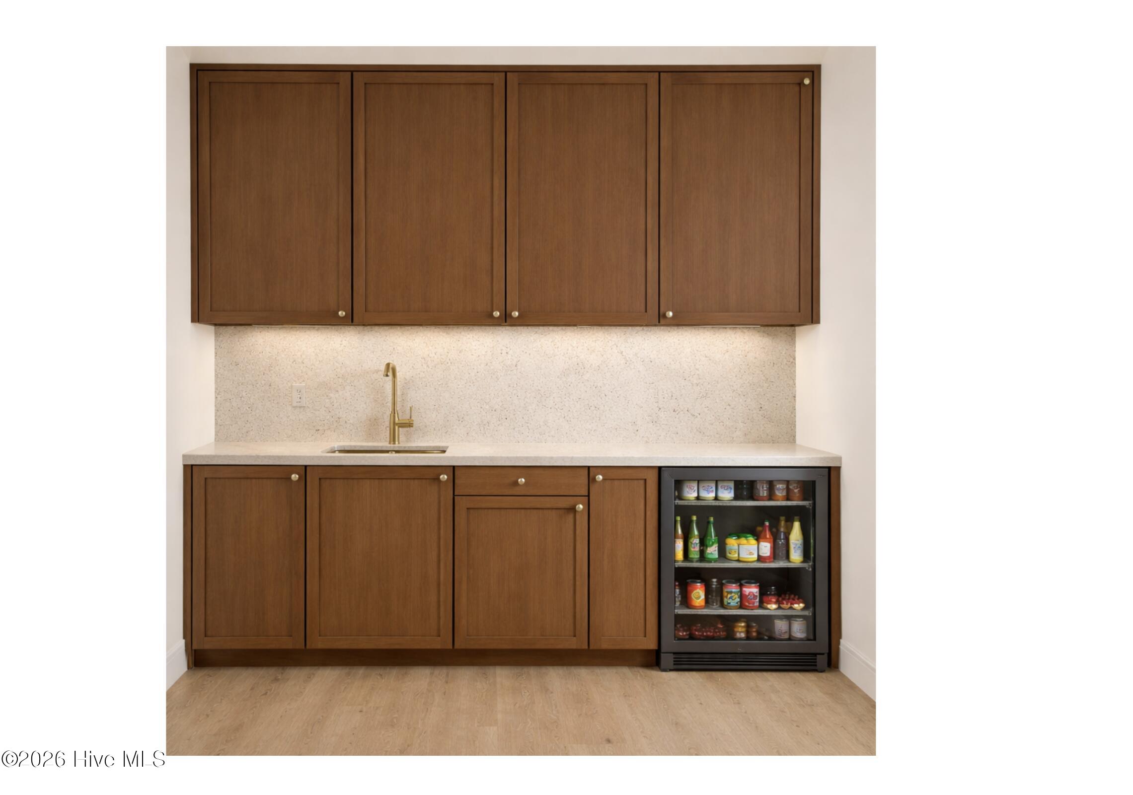 100561387 | Photo 14