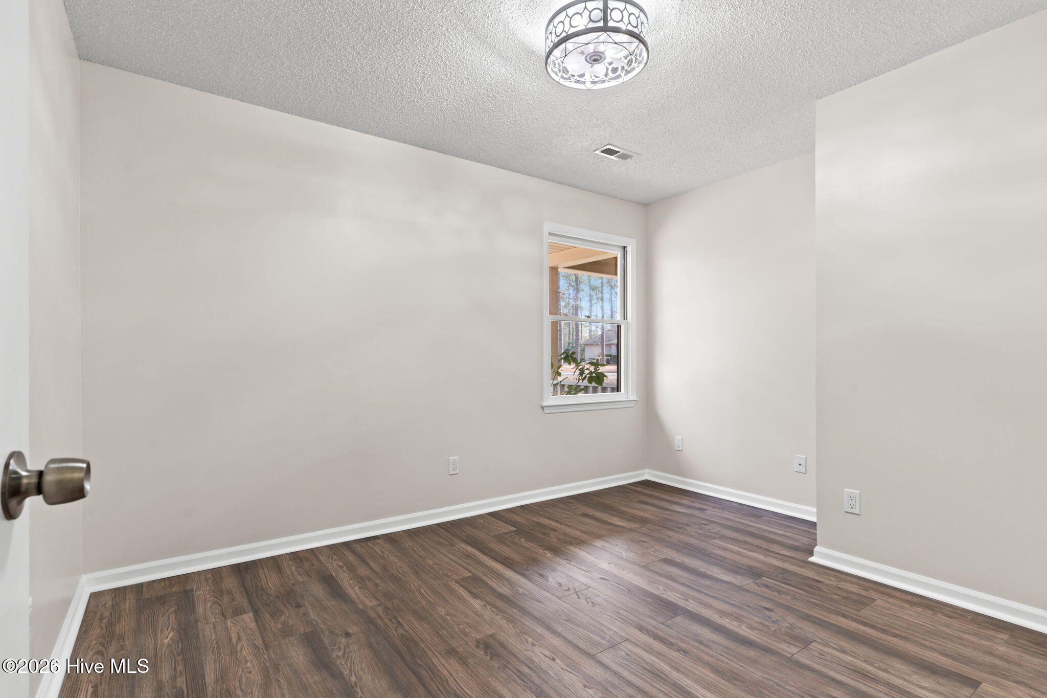 100547566 | Photo 24