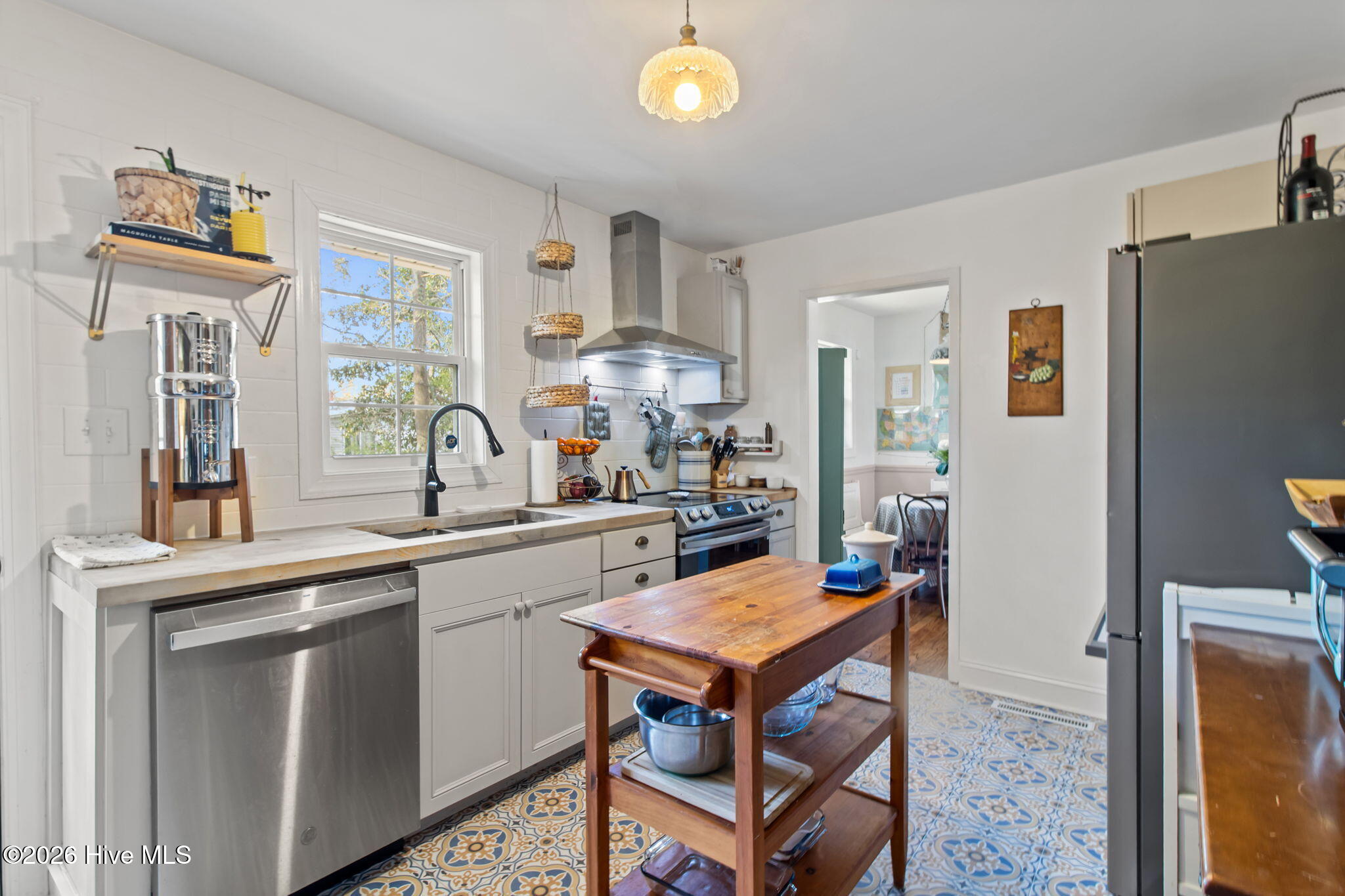 100561394 | Photo 11