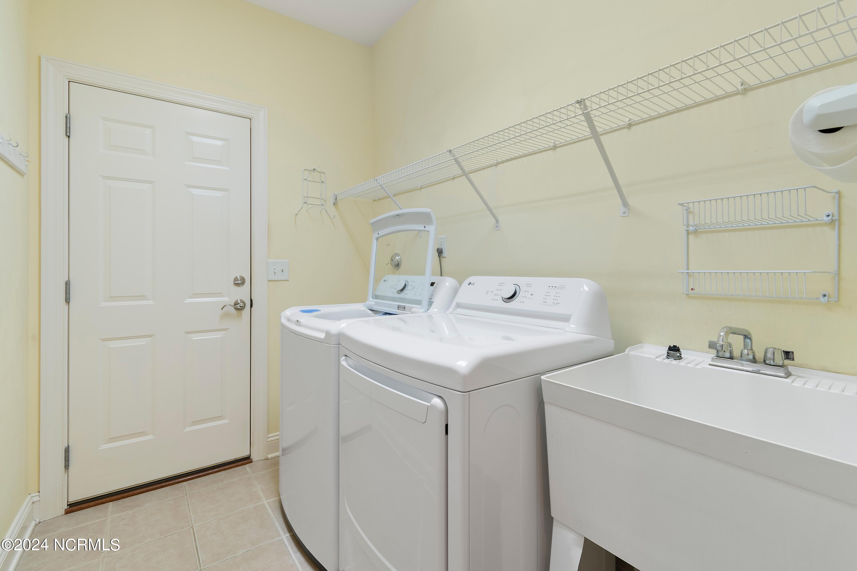 100547754 | Photo 25