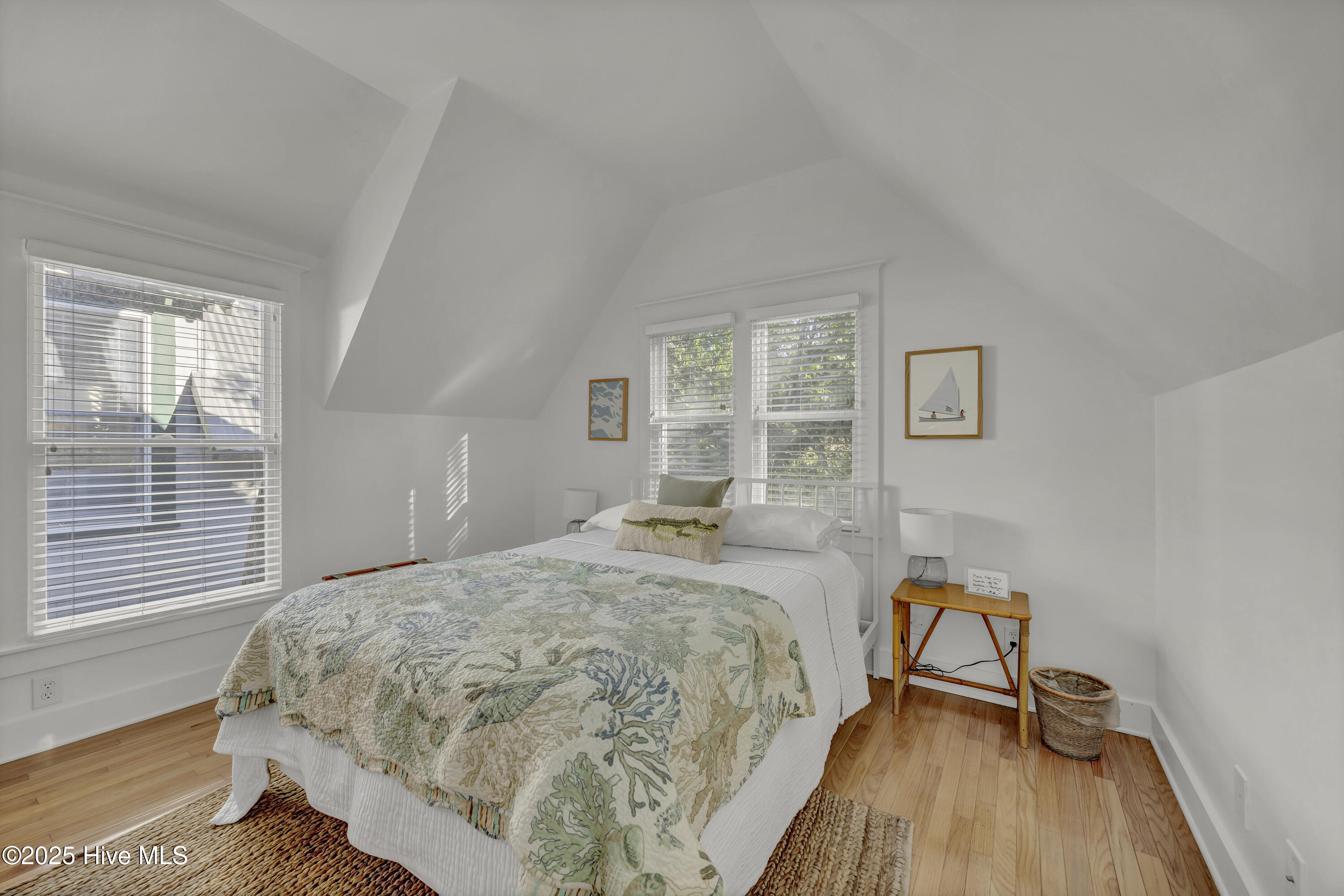 100546585 | Photo 25