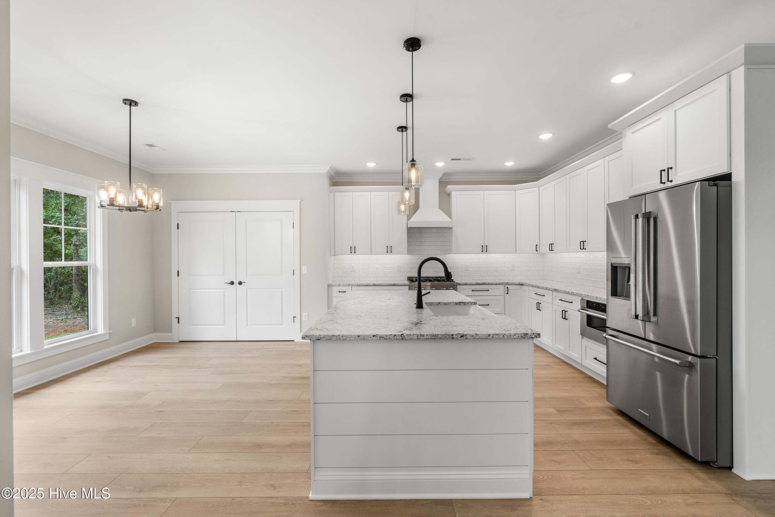 100485467 | Photo 11