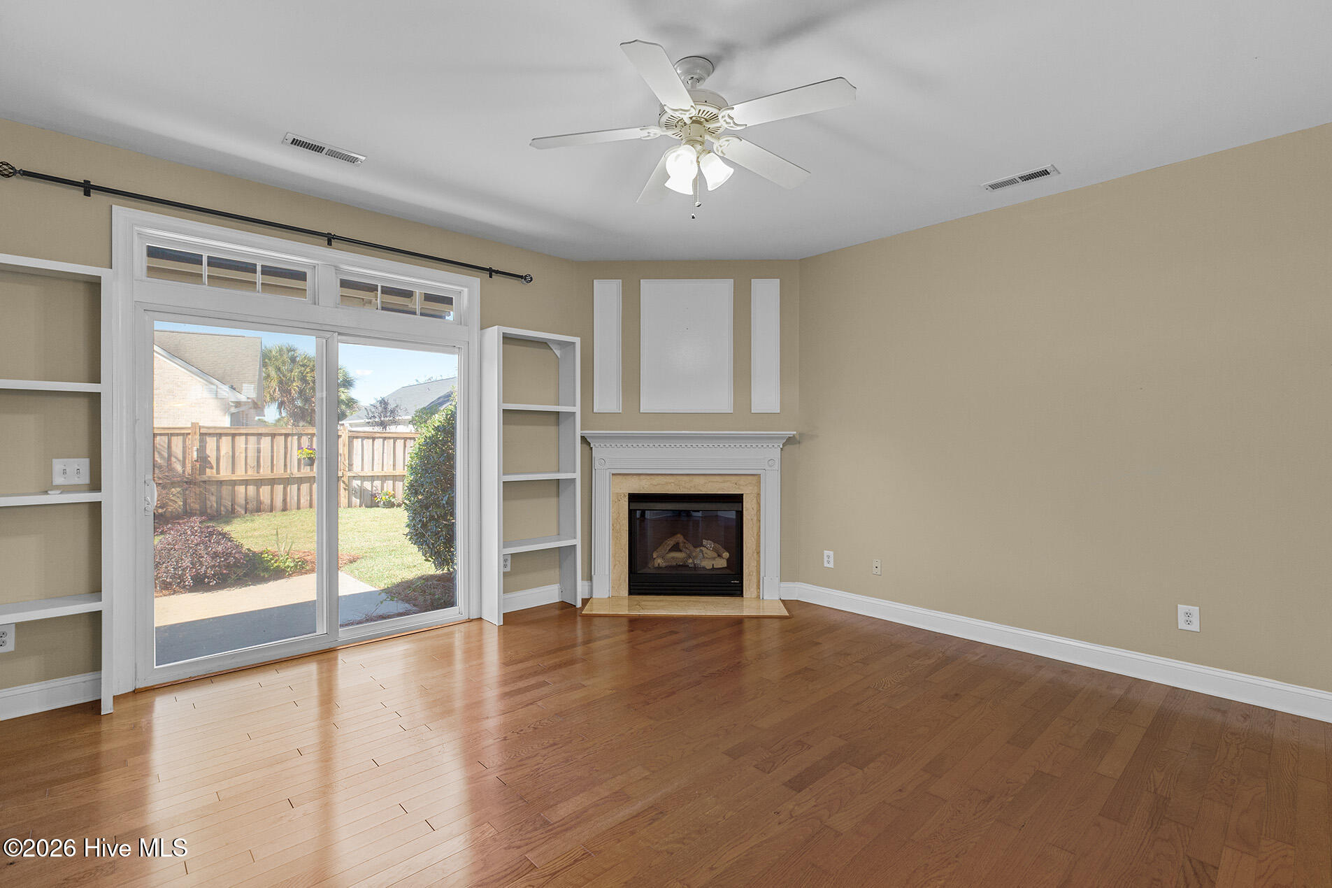 100569615 | Photo 16