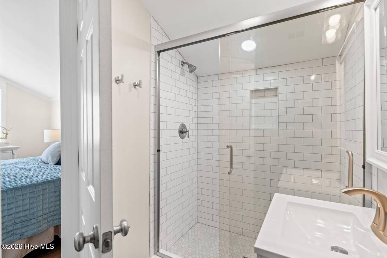 100556593 | Photo 61