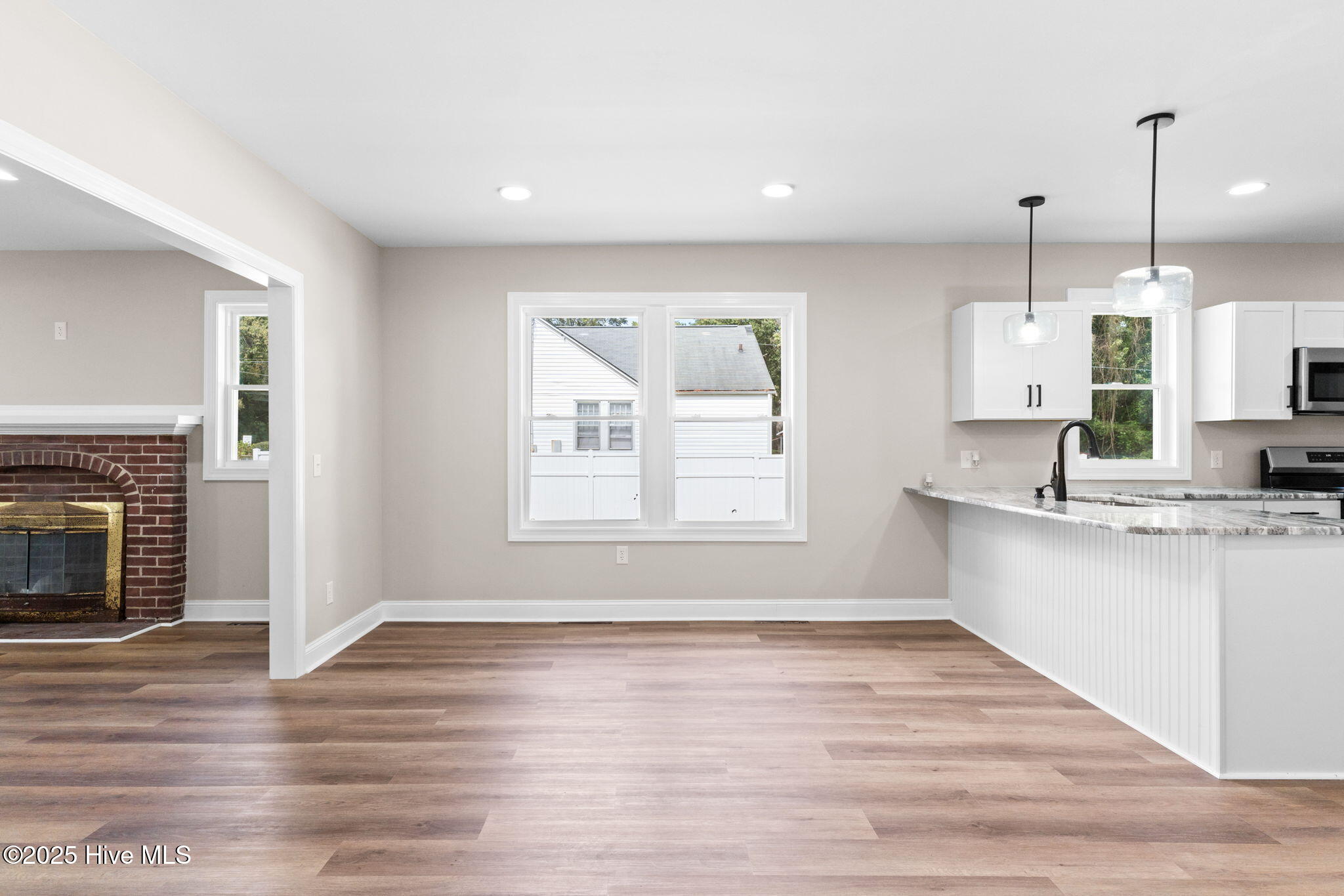 100533933 | Photo 13