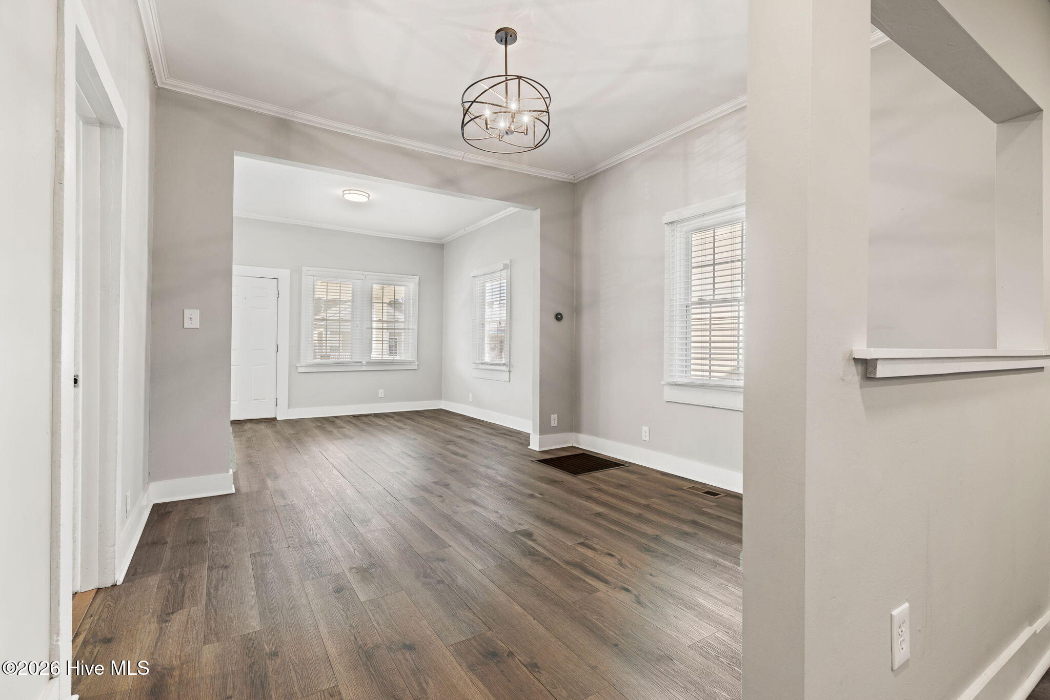 100551383 | Photo 11