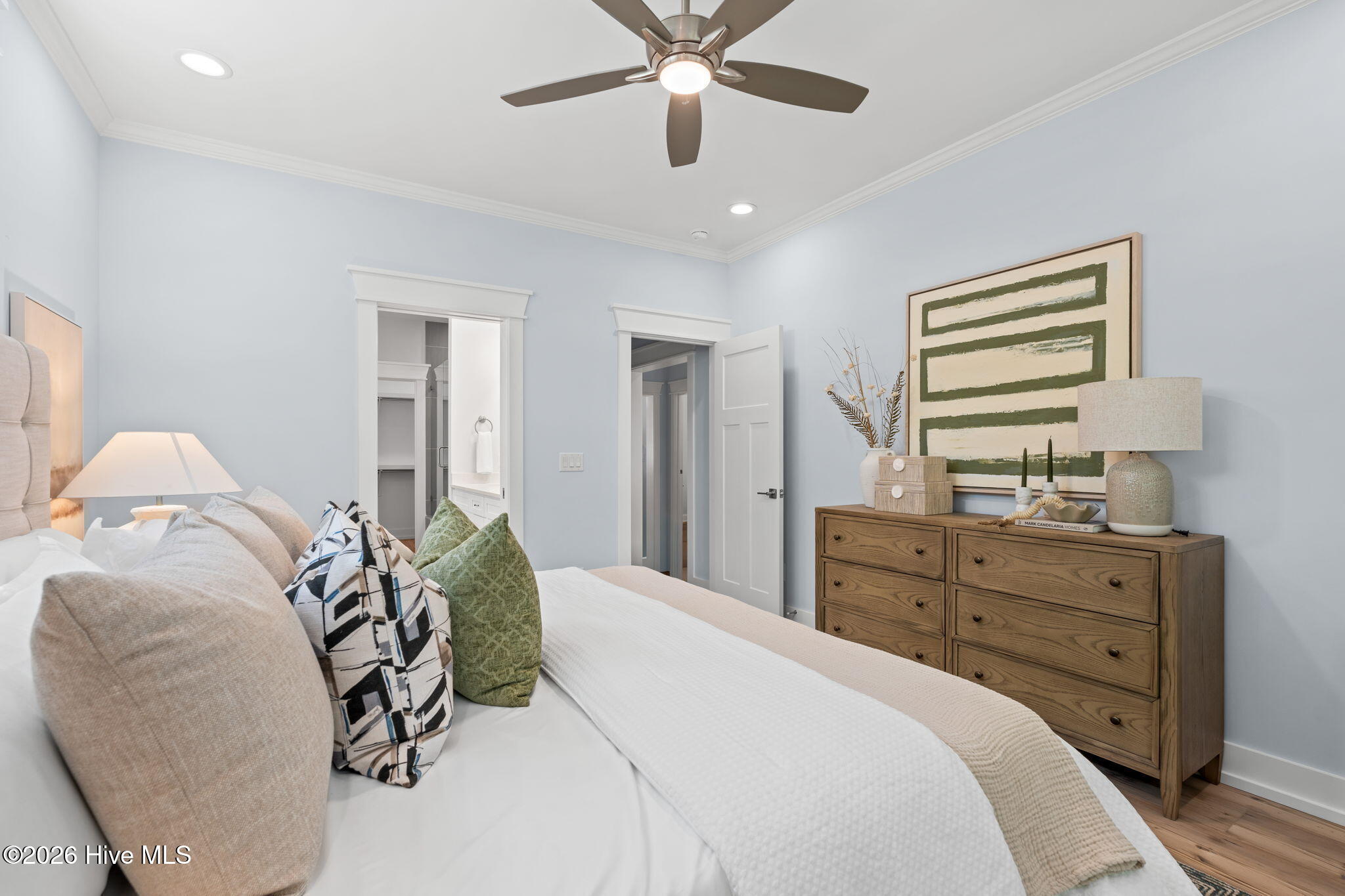 100546665 | Photo 28