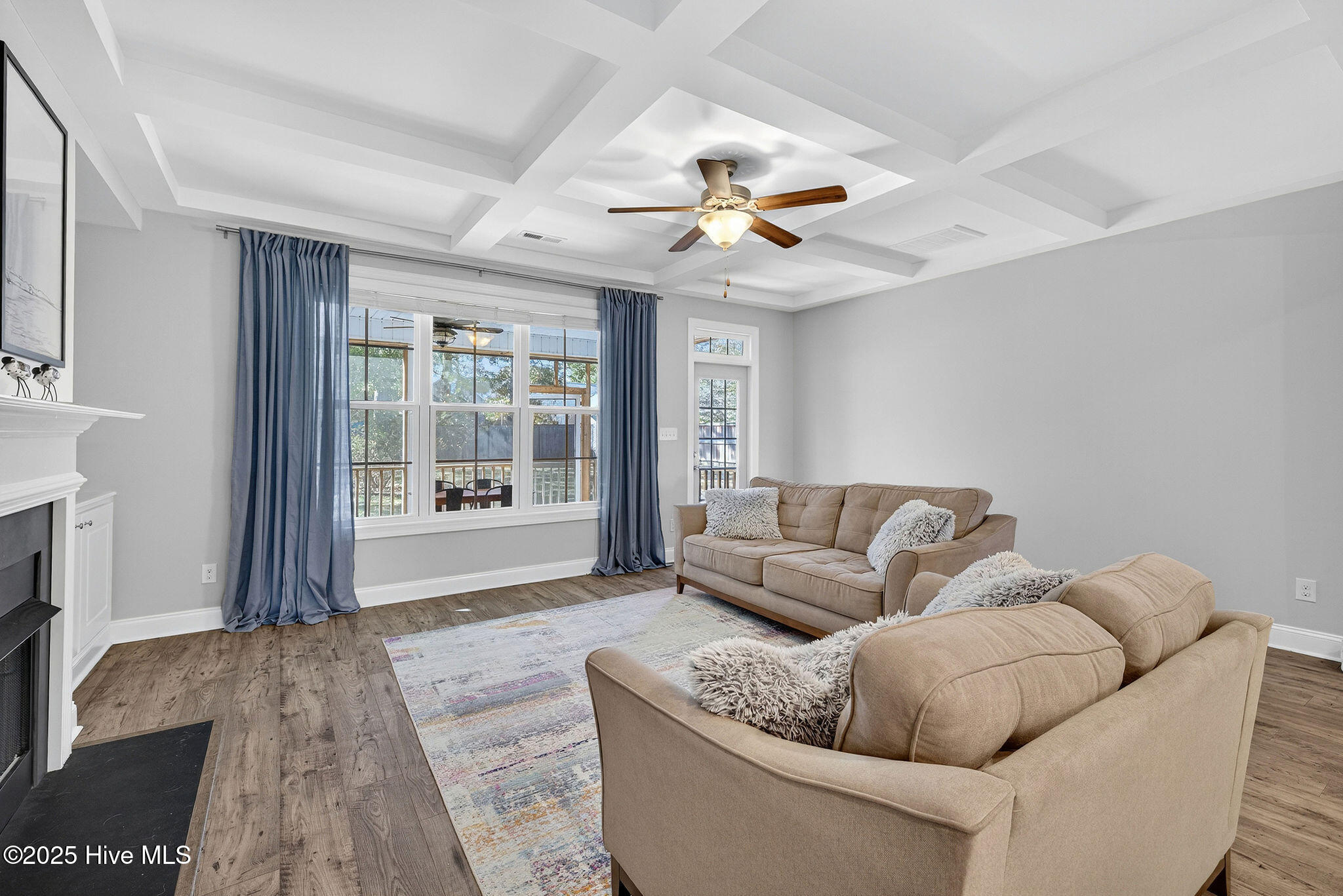 100541825 | Photo 17