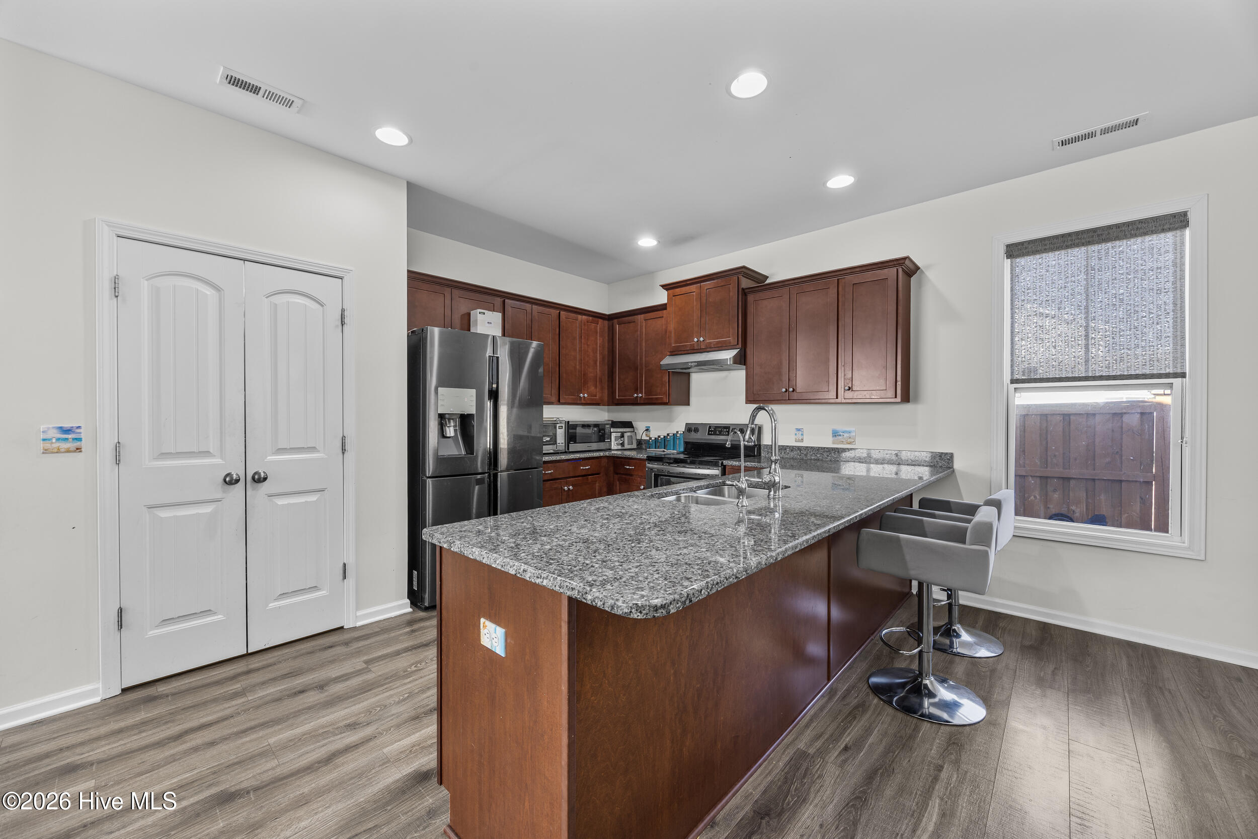 100552443 | Photo 14