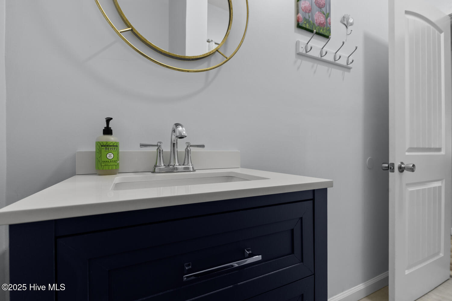 100546877 | Photo 11