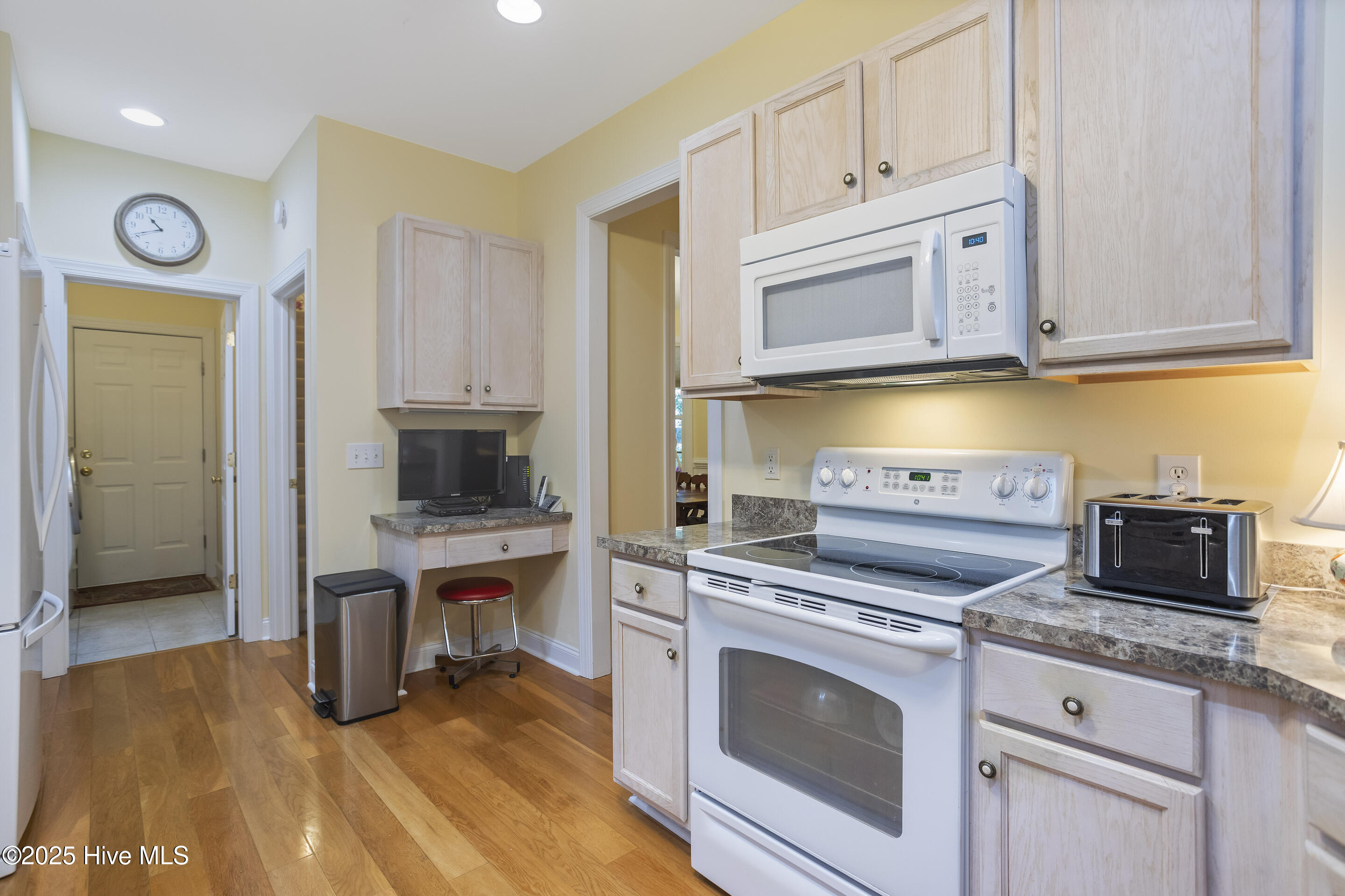 100528316 | Photo 27