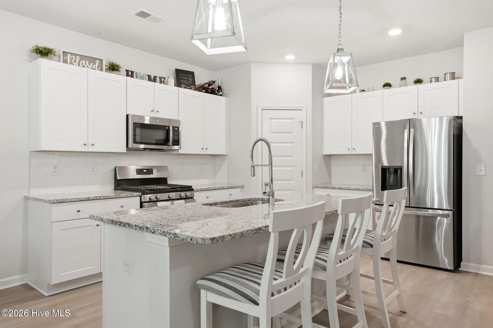 100560764 | Photo 12