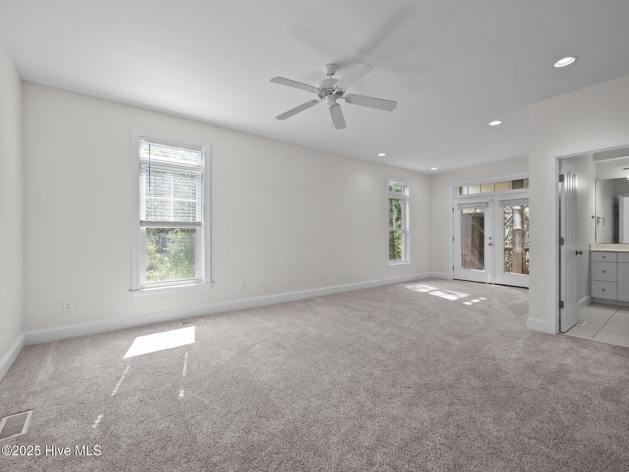 100518679 | Photo 29