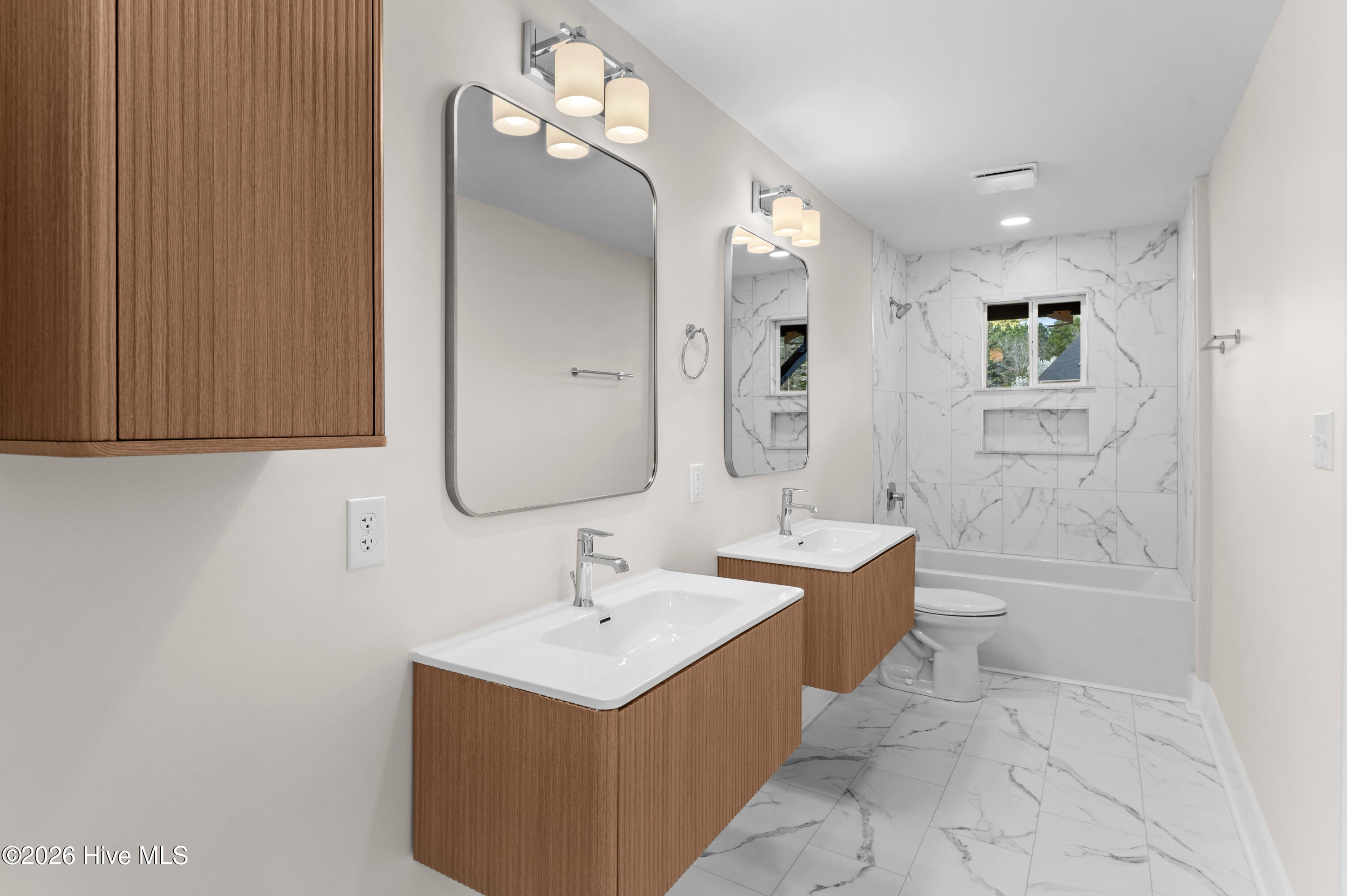 100561739 | Photo 29