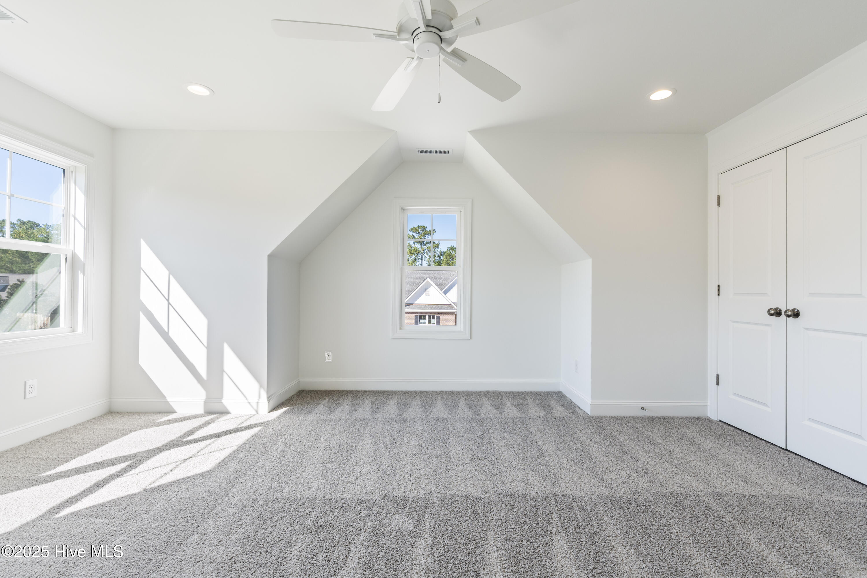 100517740 | Photo 35