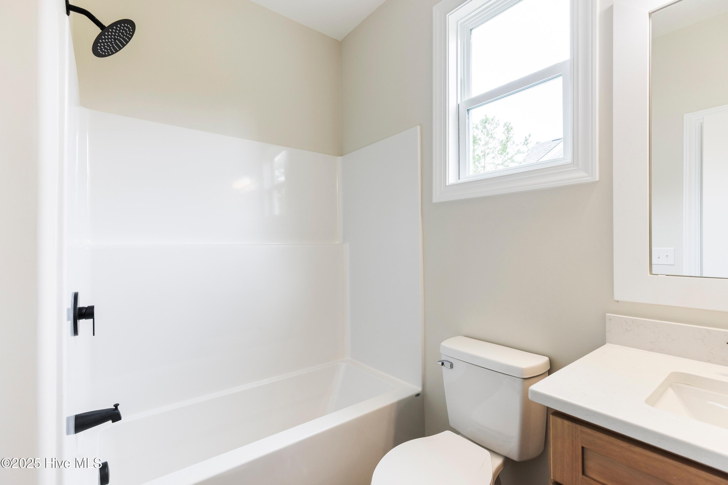 100545595 | Photo 38