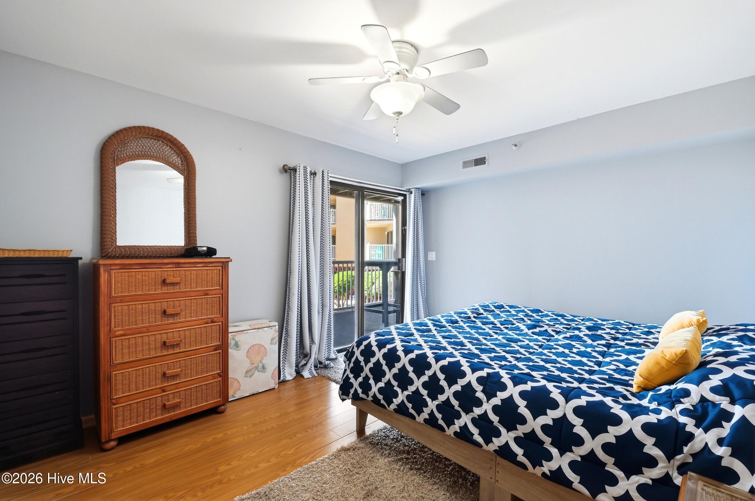 100569136 | Photo 15