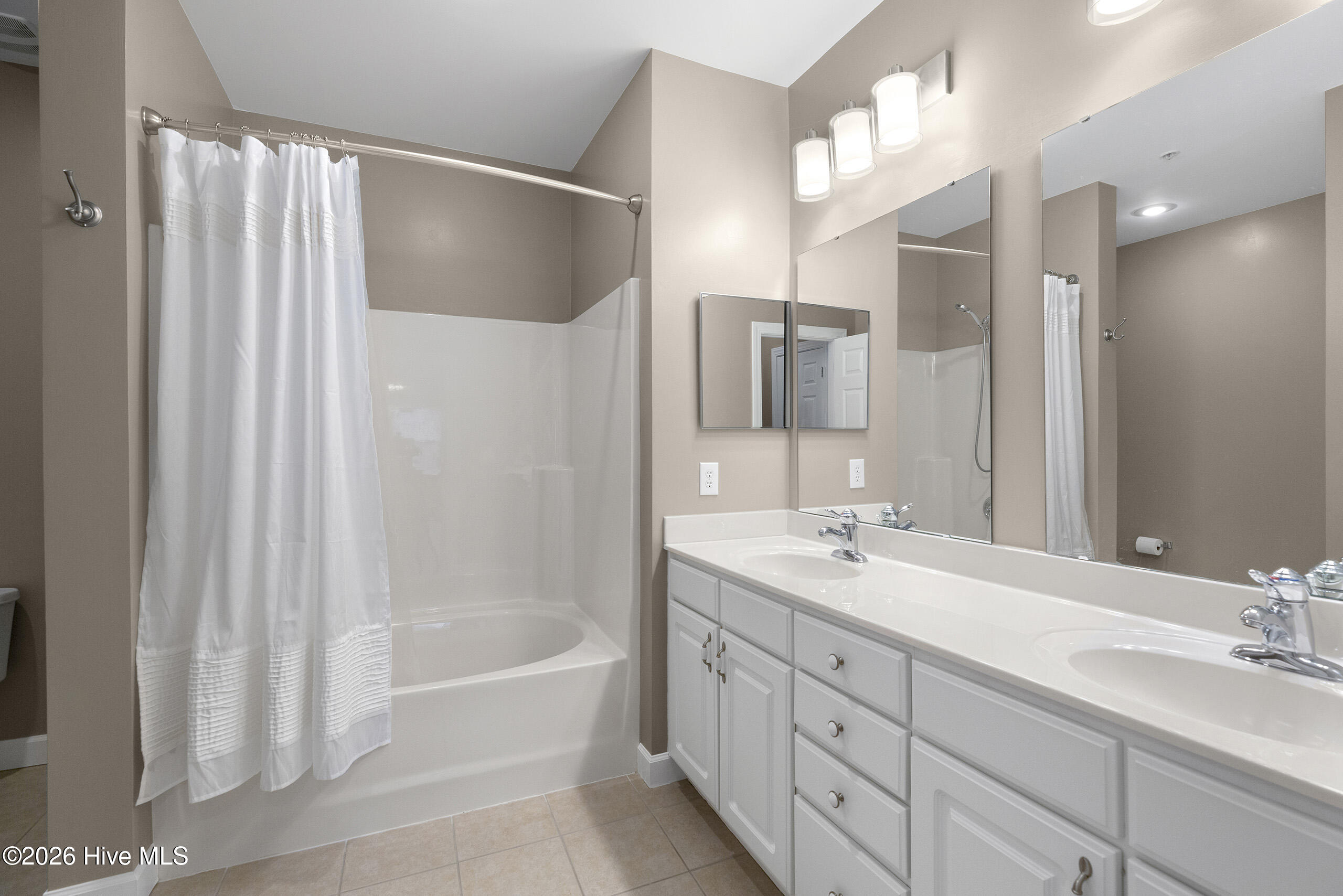 100560477 | Photo 19