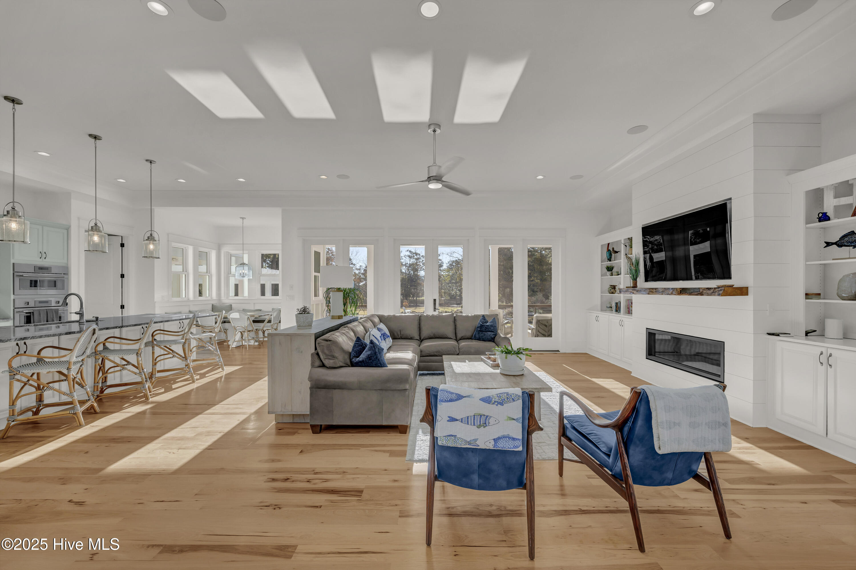 100543149 | Photo 14