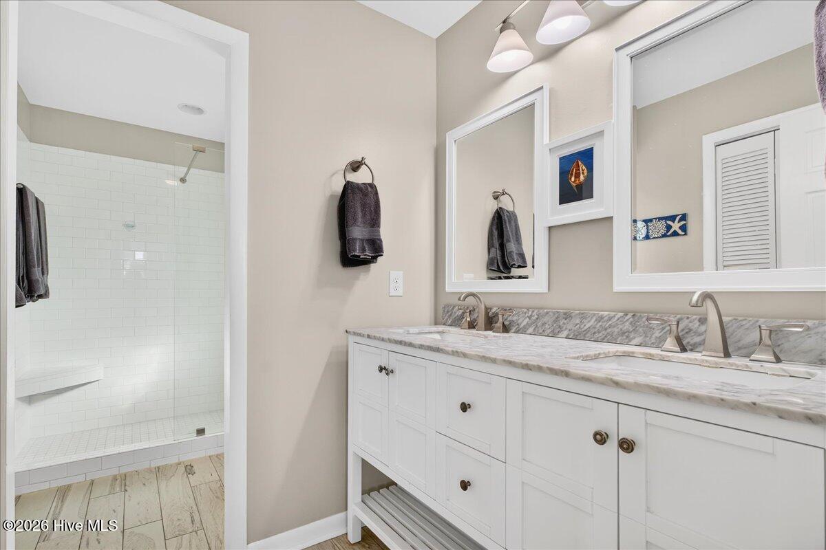 100549636 | Photo 36