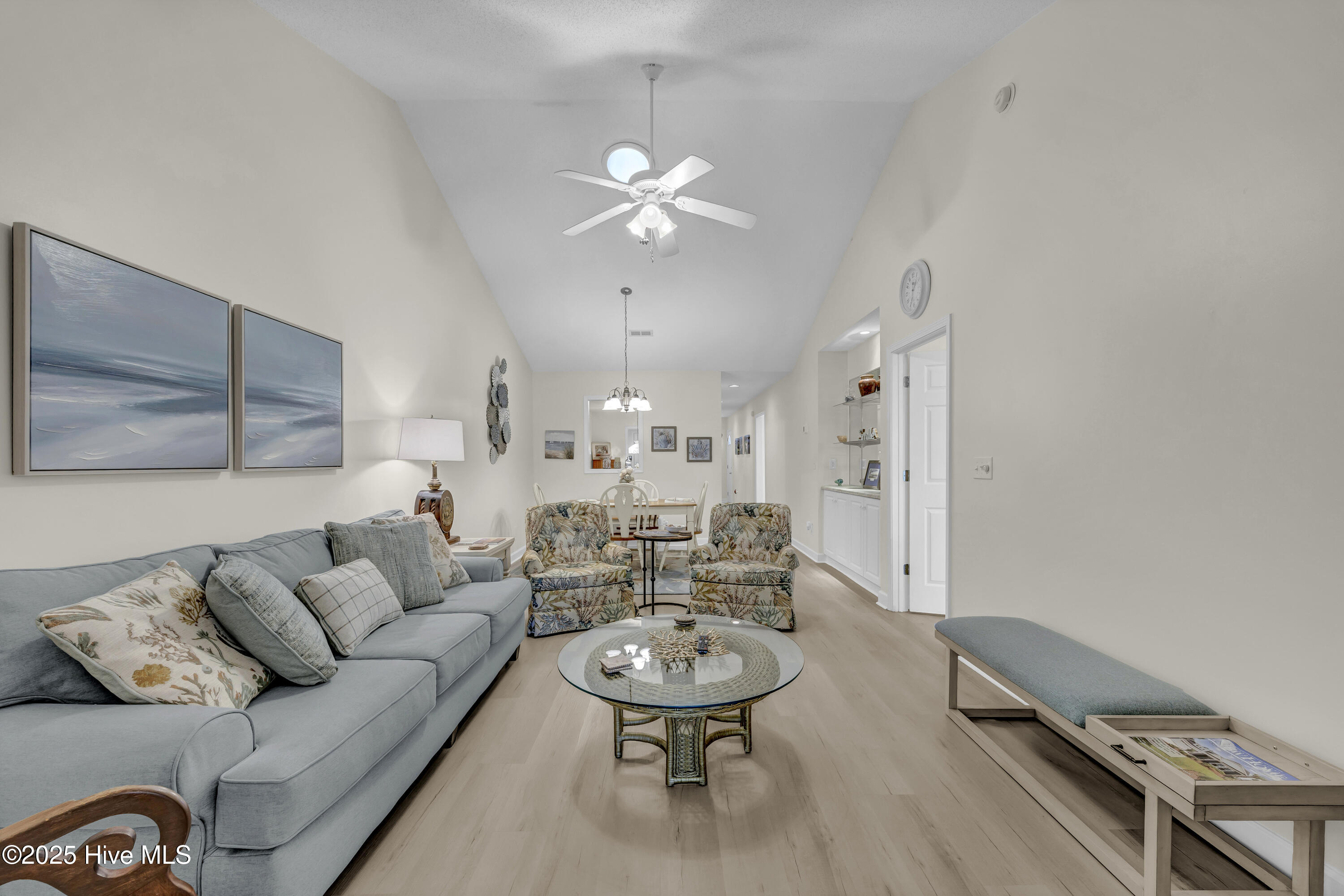 100545901 | Photo 14