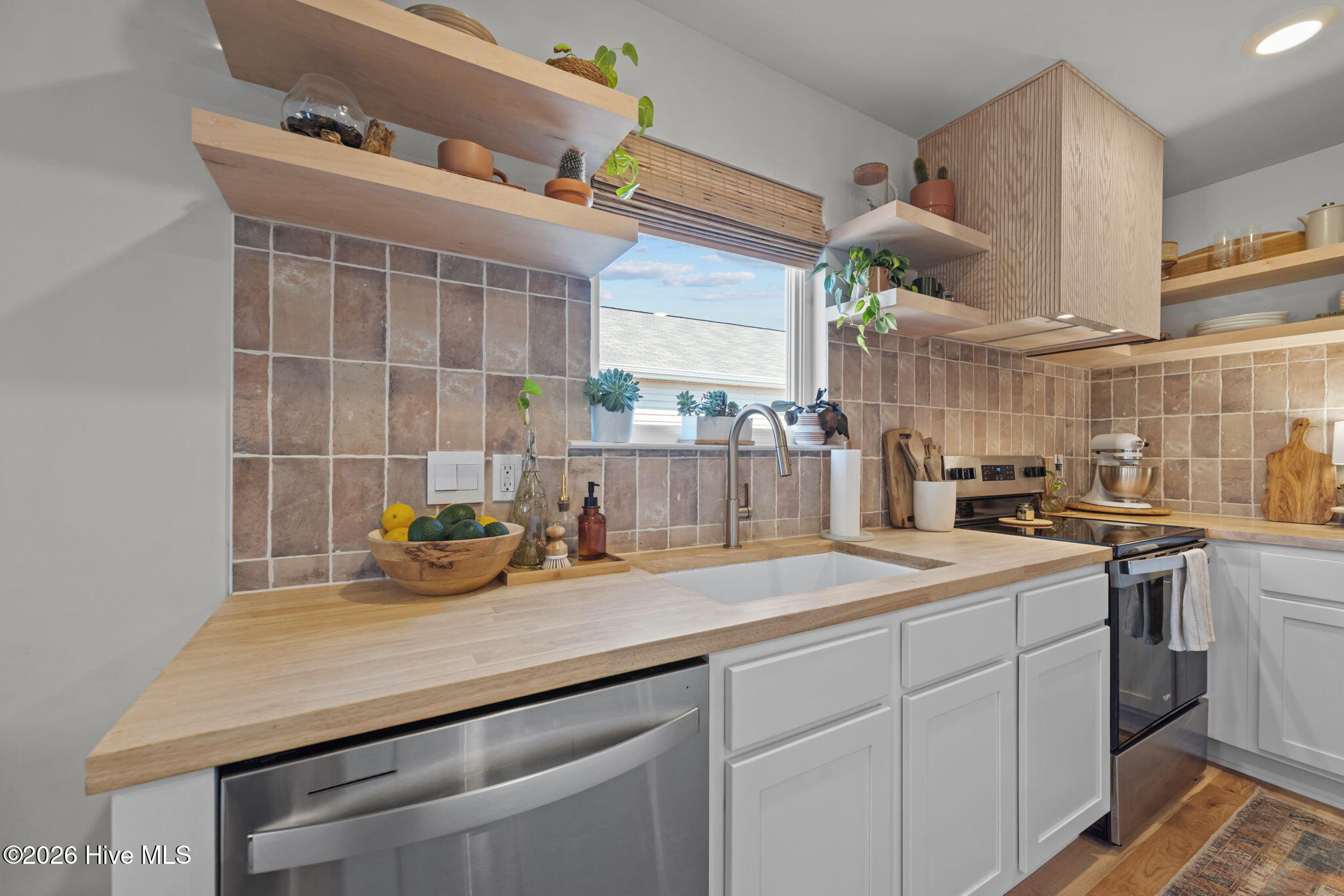 100557335 | Photo 18