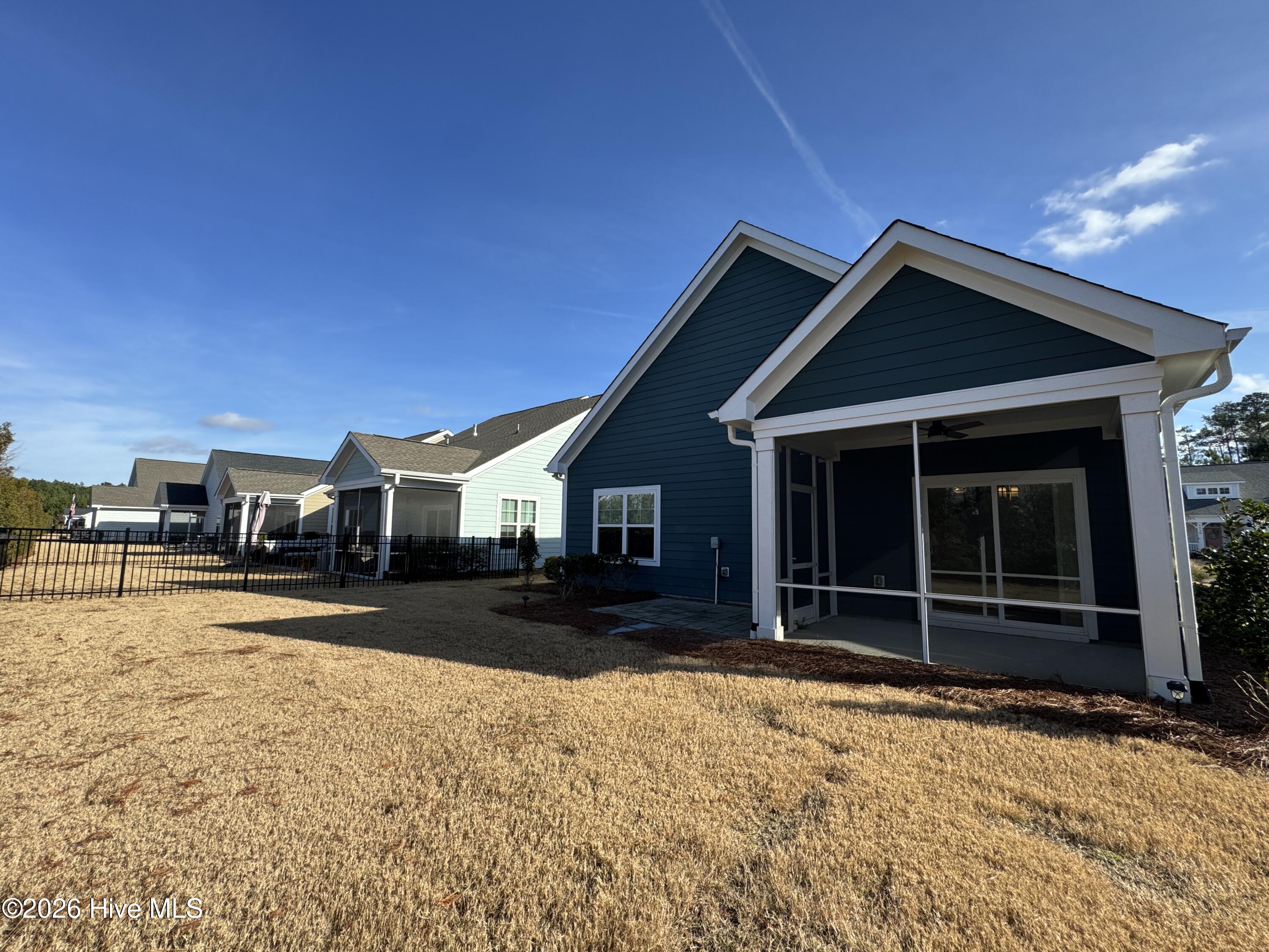 100548748 | Photo 25