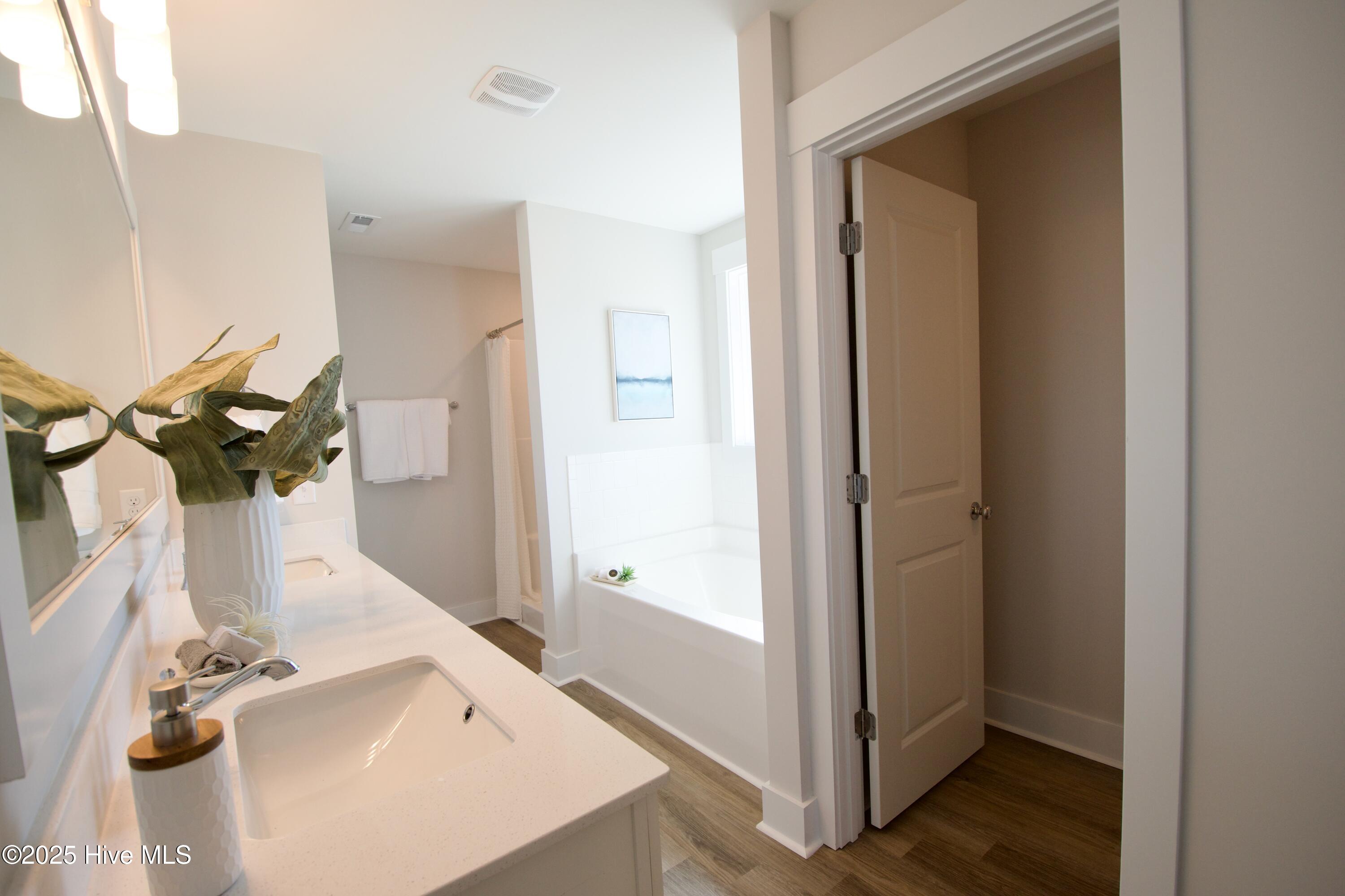 100513950 | Photo 17