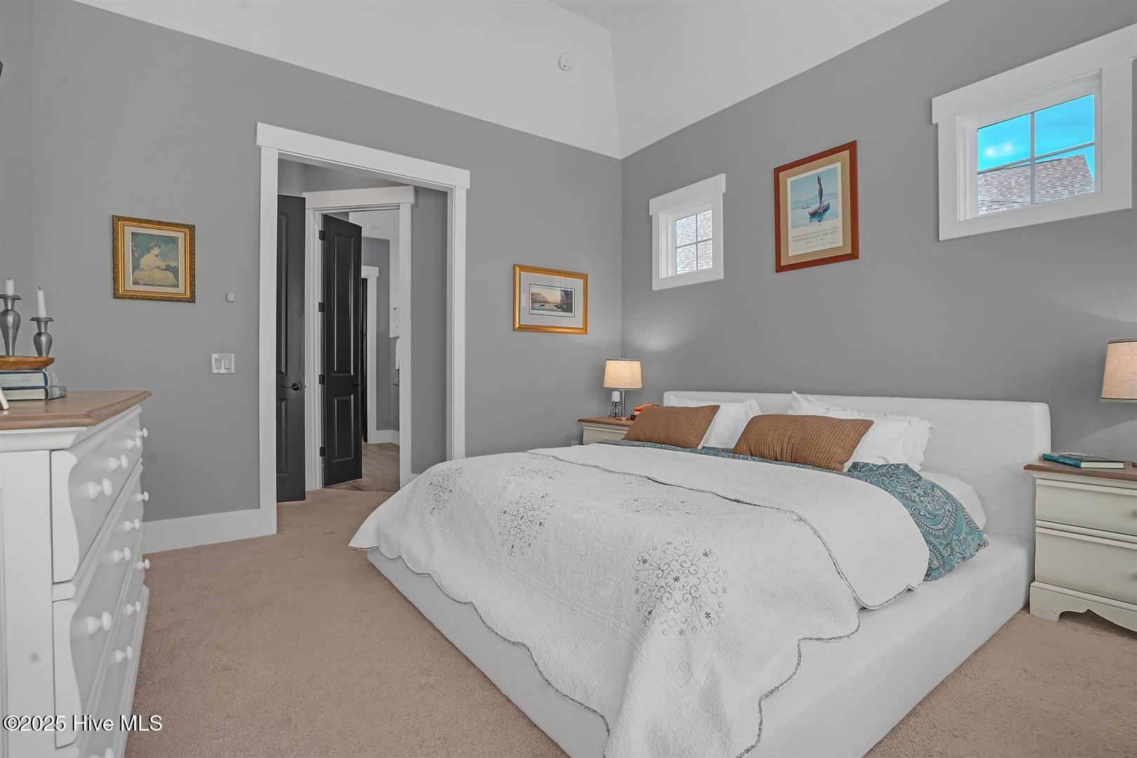 100542626 | Photo 32